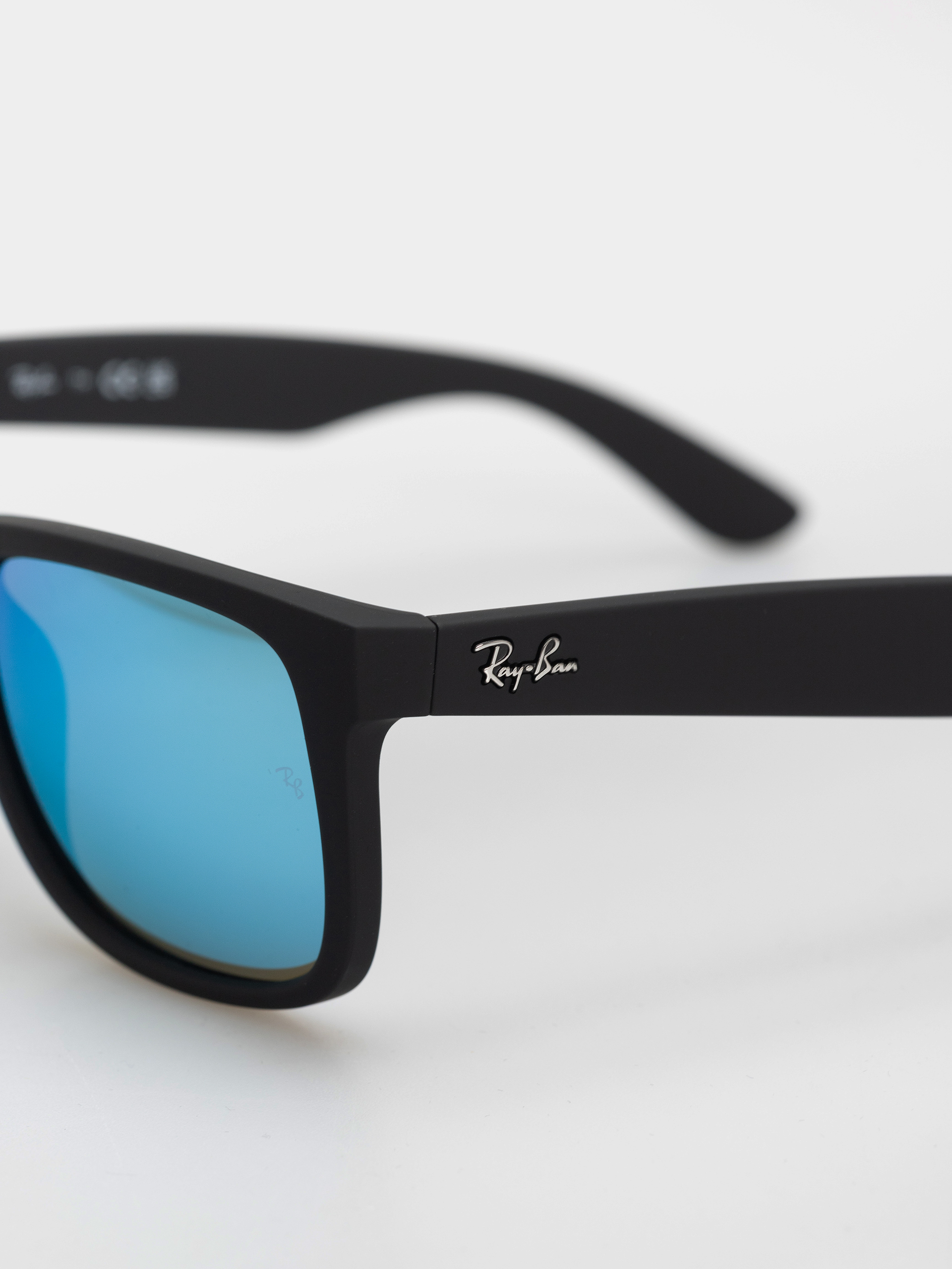 Слънчеви очила Ray-Ban Justin (matowy guma czarny/lustrzany niebieski)