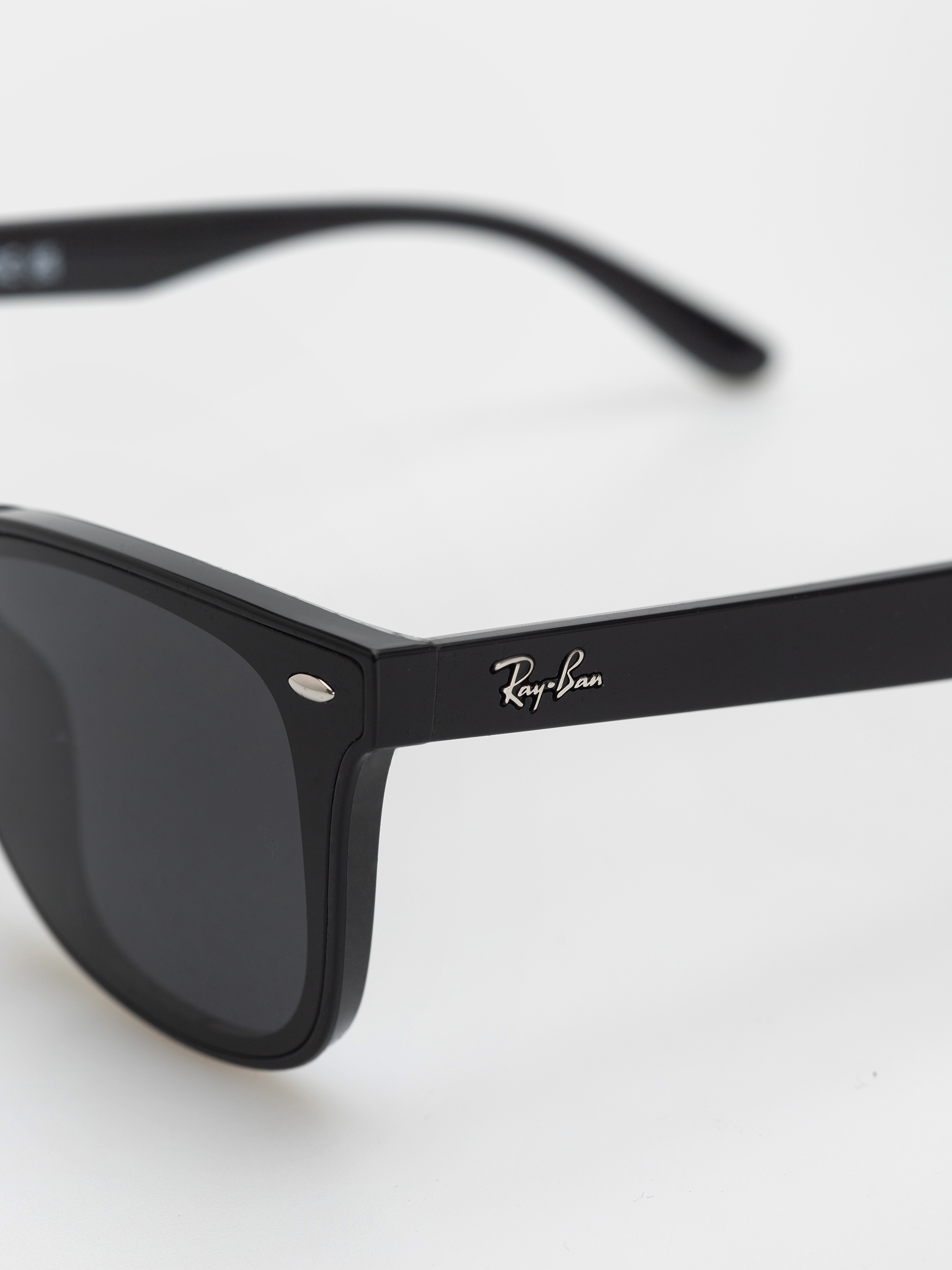 Слънчеви очила Ray-Ban Rb4420 (polerowany czarny/ciemnoszary)