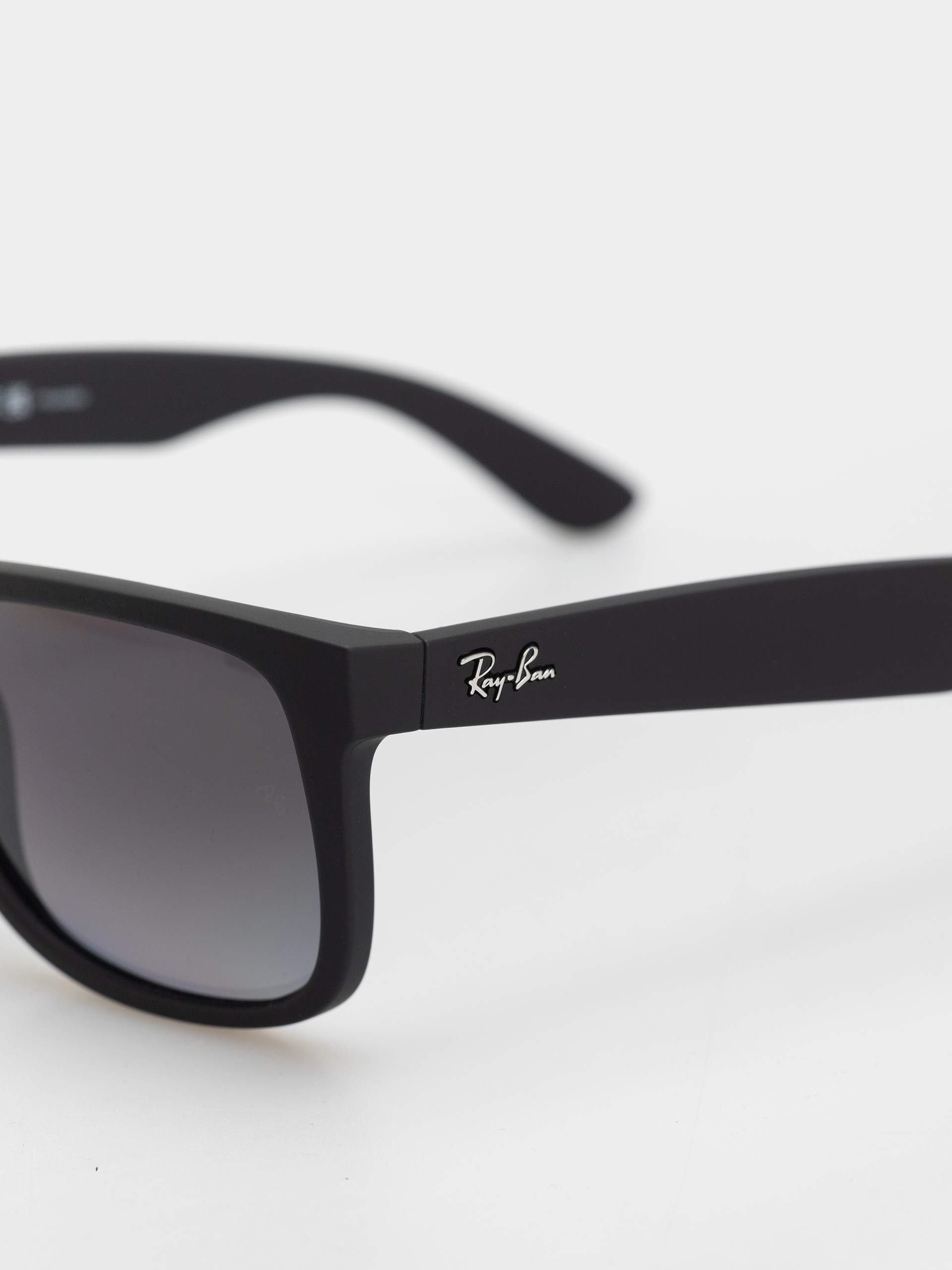 Слънчеви очила Ray-Ban Justin Classic (matowy guma czarny/polaryzacyjne jasnoszary)