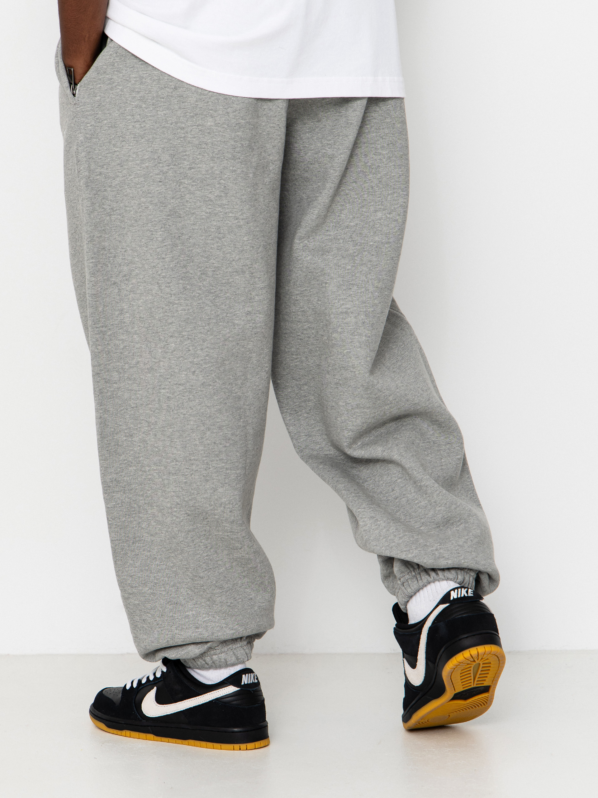 Панталони Nike SB Solo Swoosh (dk grey heather/lt smoke grey/white)