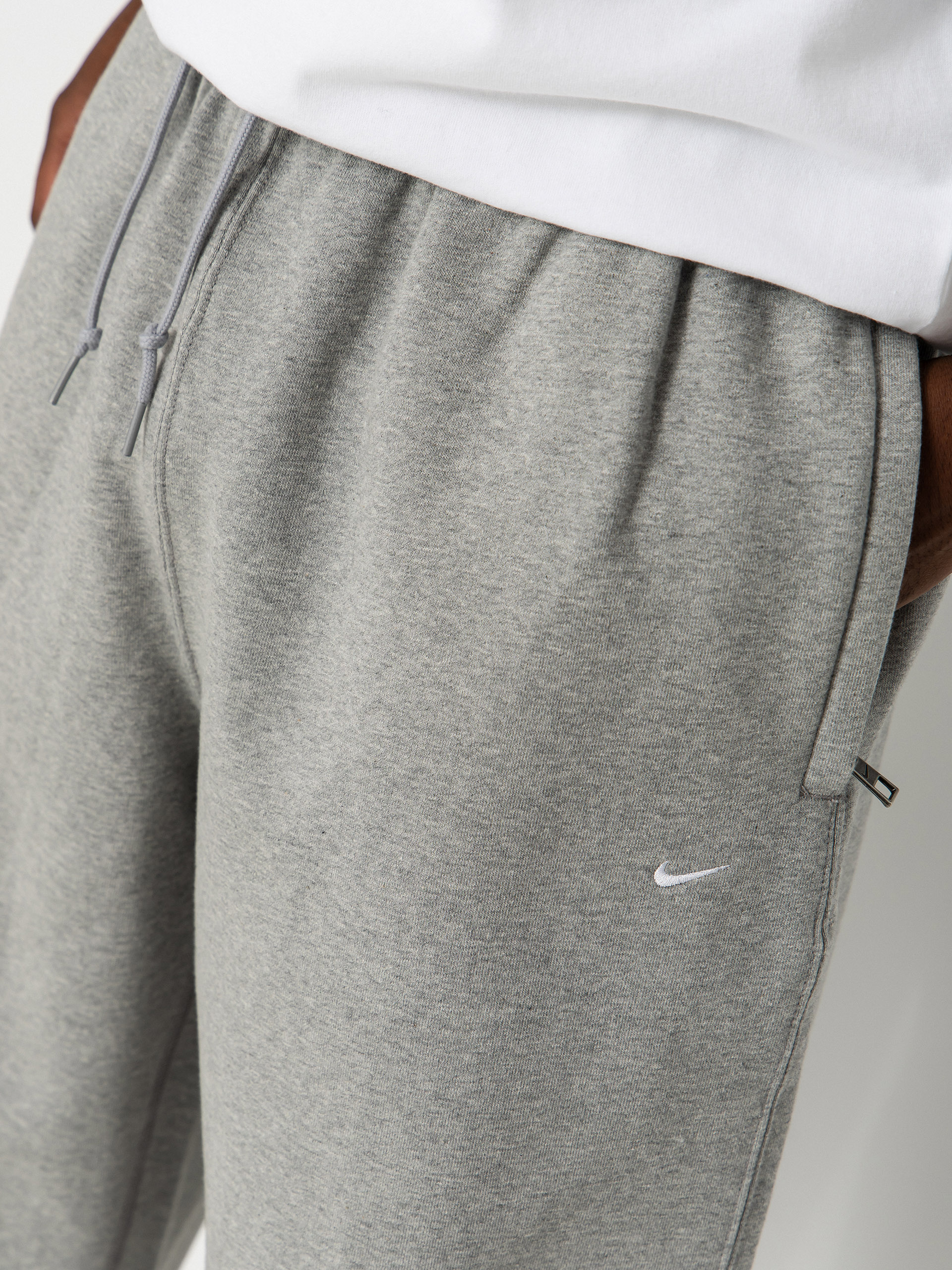 Панталони Nike SB Solo Swoosh (dk grey heather/lt smoke grey/white)