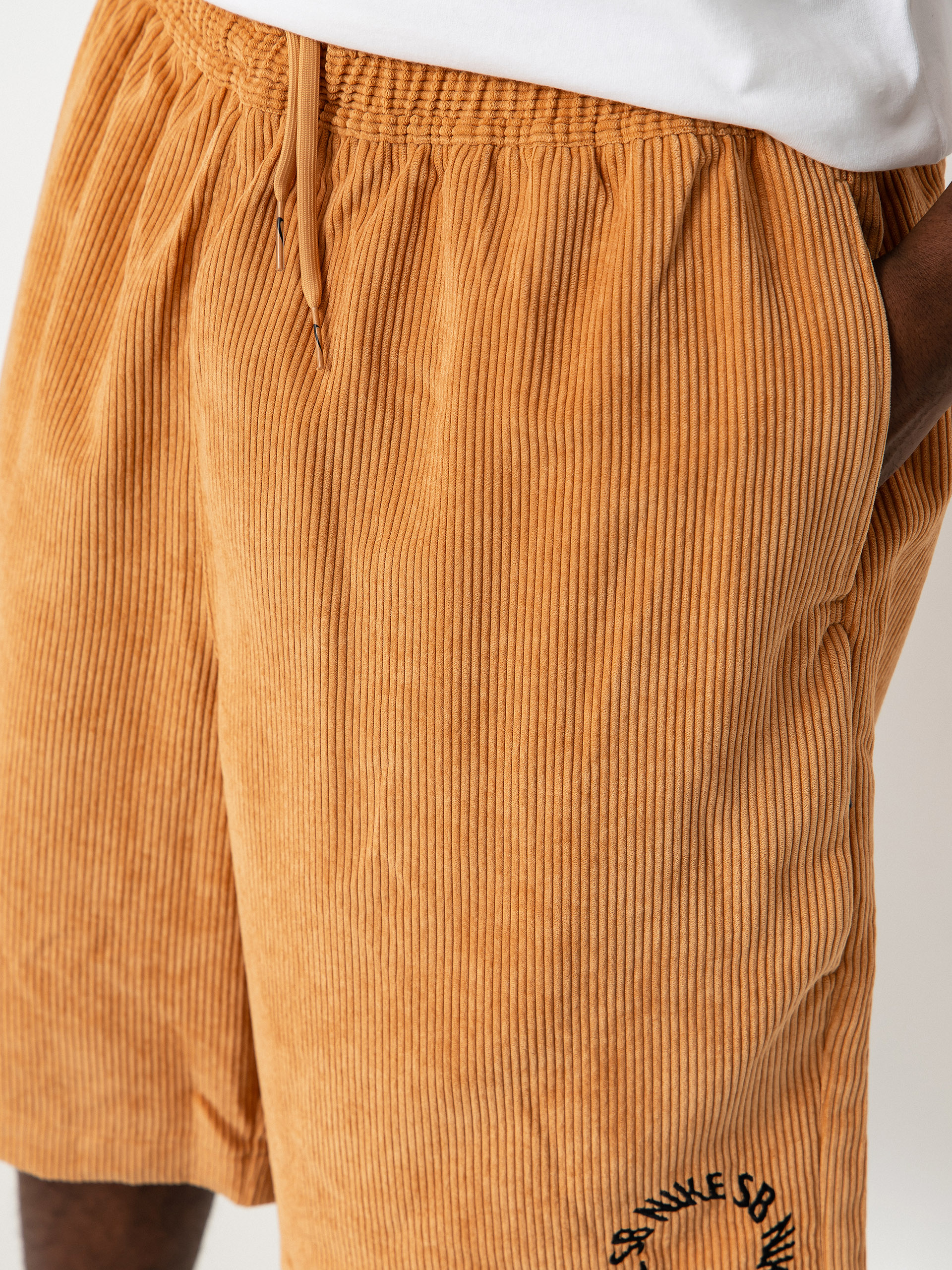 Къси панталони Nike SB Cord (lt cognac/black)