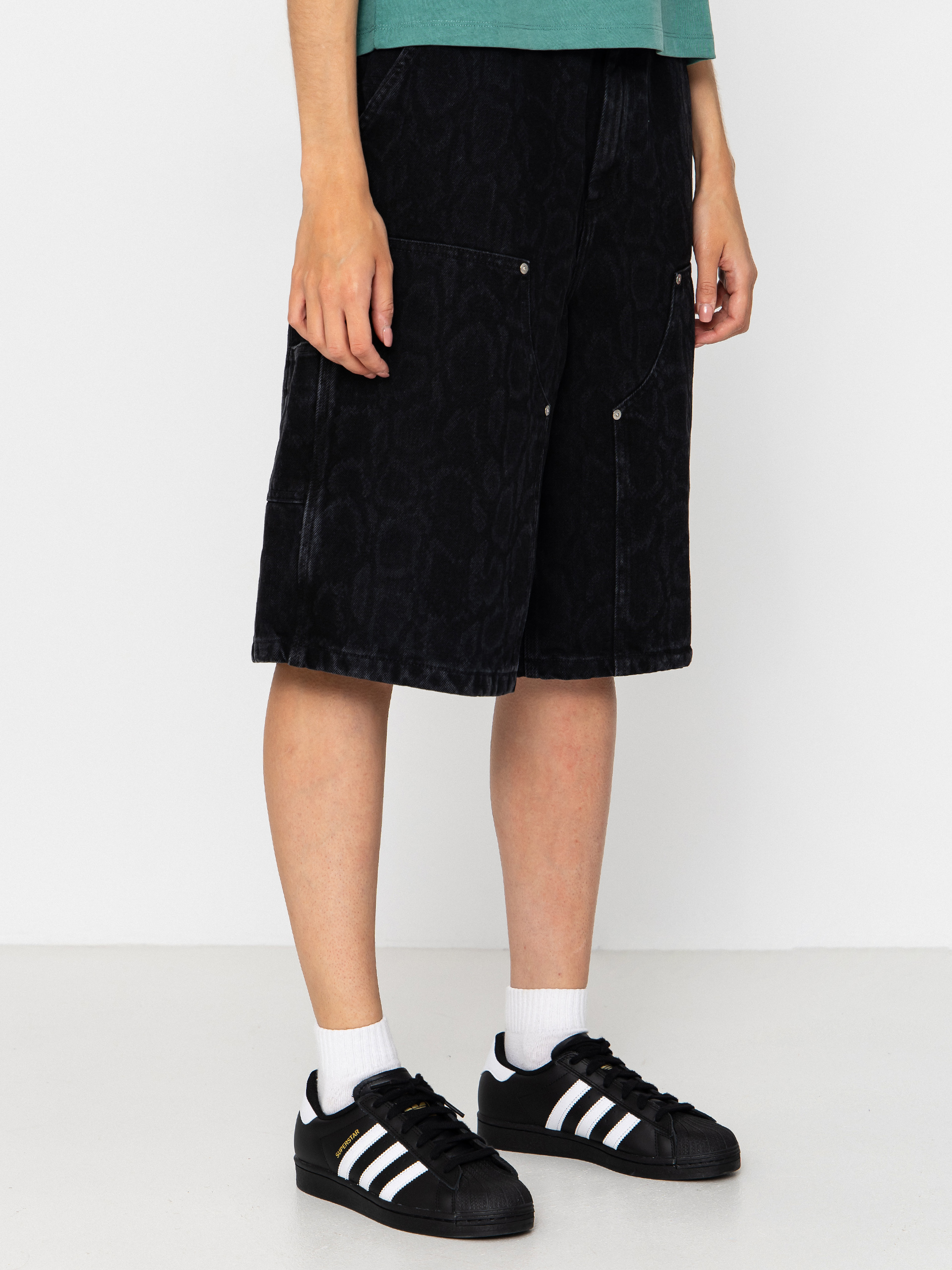 Къси панталони Carhartt WIP Snake Nixon Double Knee Wmn (snake camo/black)