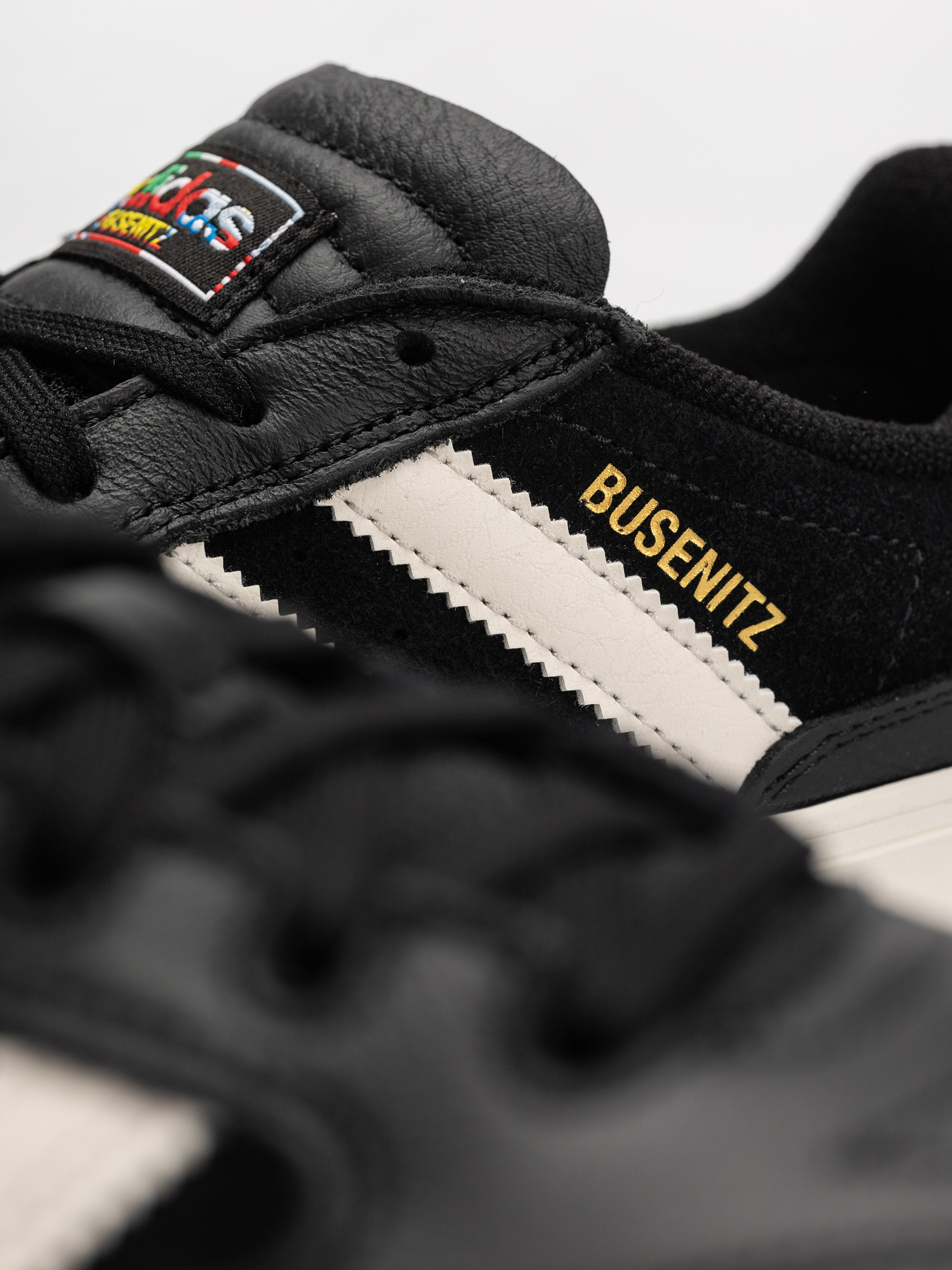 Обувки adidas Busenitz Vulc II (cblack/cwhite/goldmt)