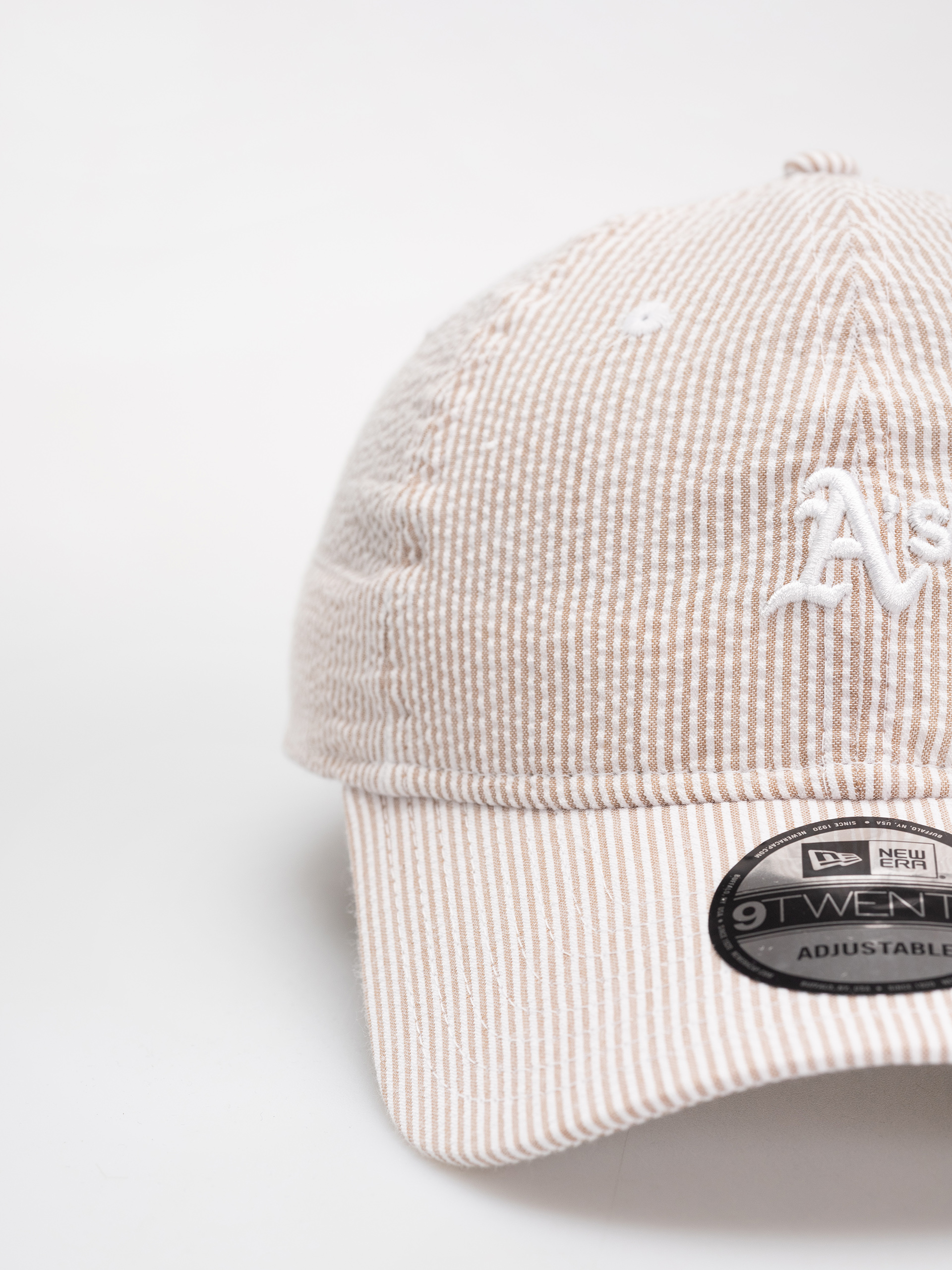 Шапка с козирка New Era Seersucker 9Twenty Athletics (stone/white)