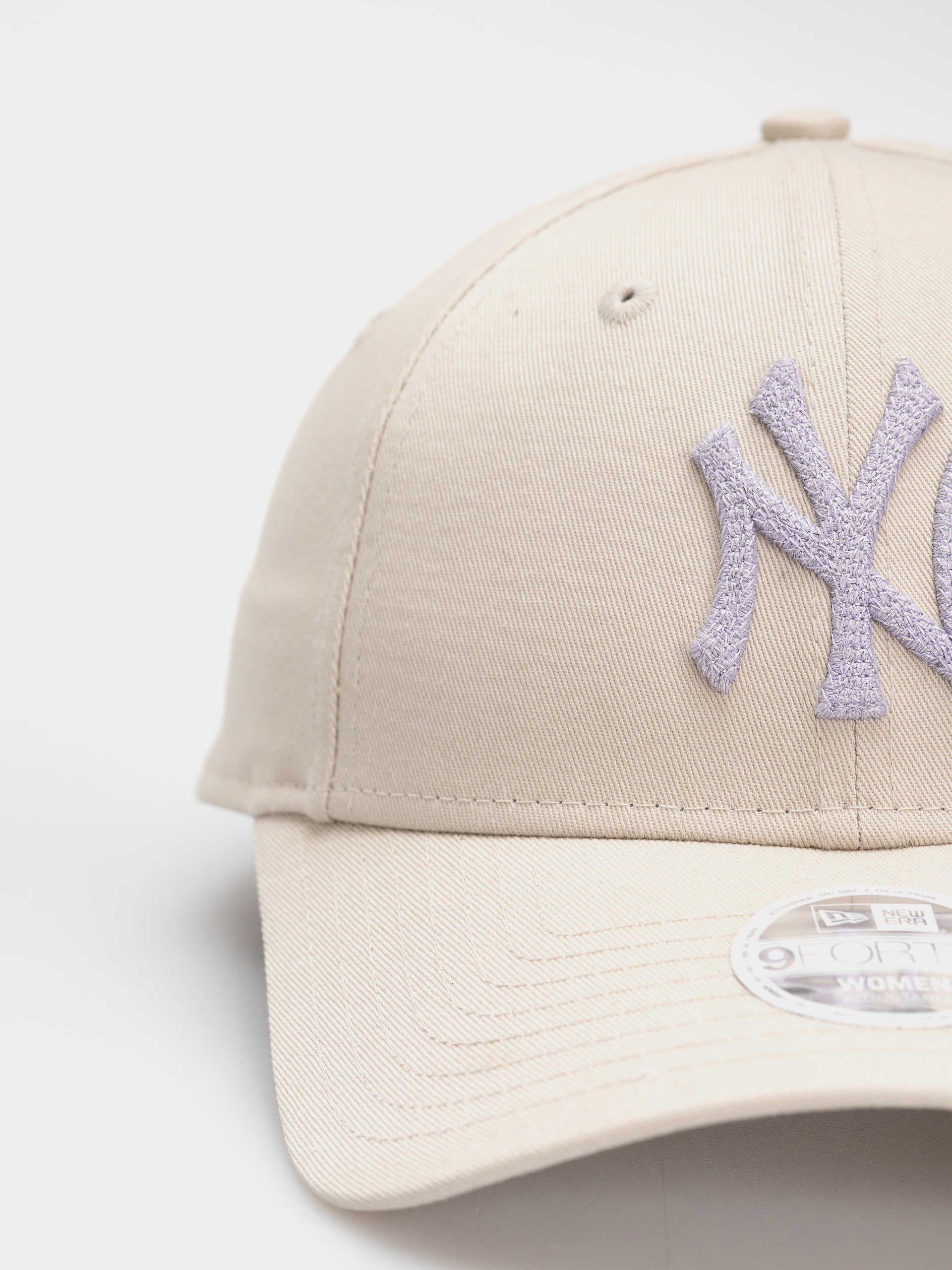 Шапка с козирка New Era Metallic 9Forty New York Yankees Wmn (stone)