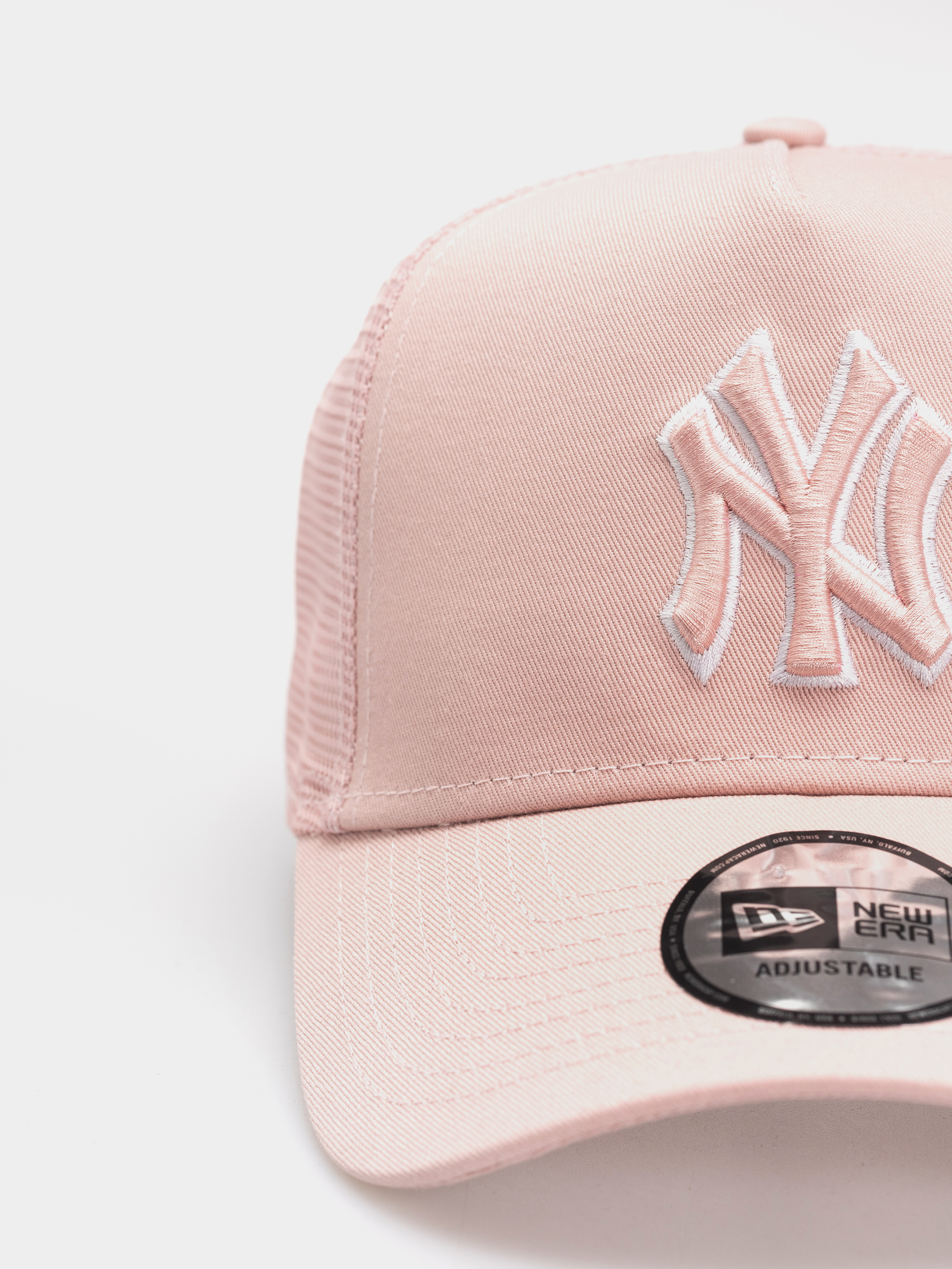 Шапка с козирка New Era Outline Trucker New York Yankees (pink)
