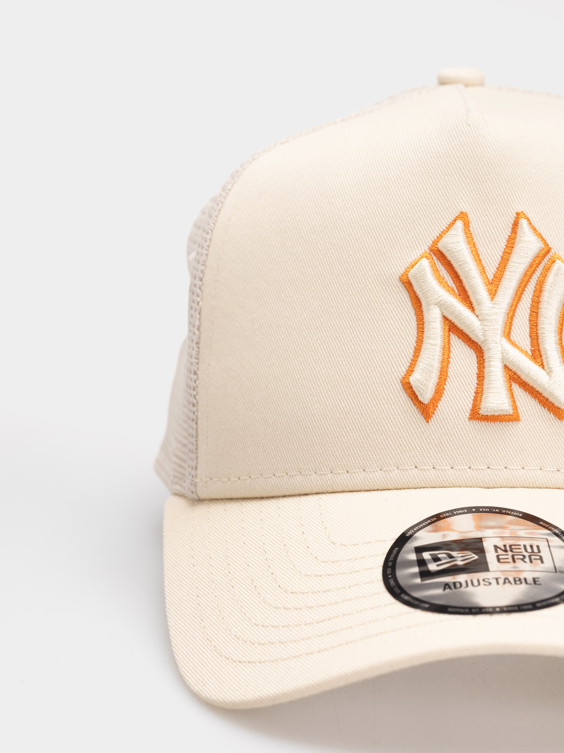 Шапка с козирка New Era Outline Trucker New York Yankees (light cream)