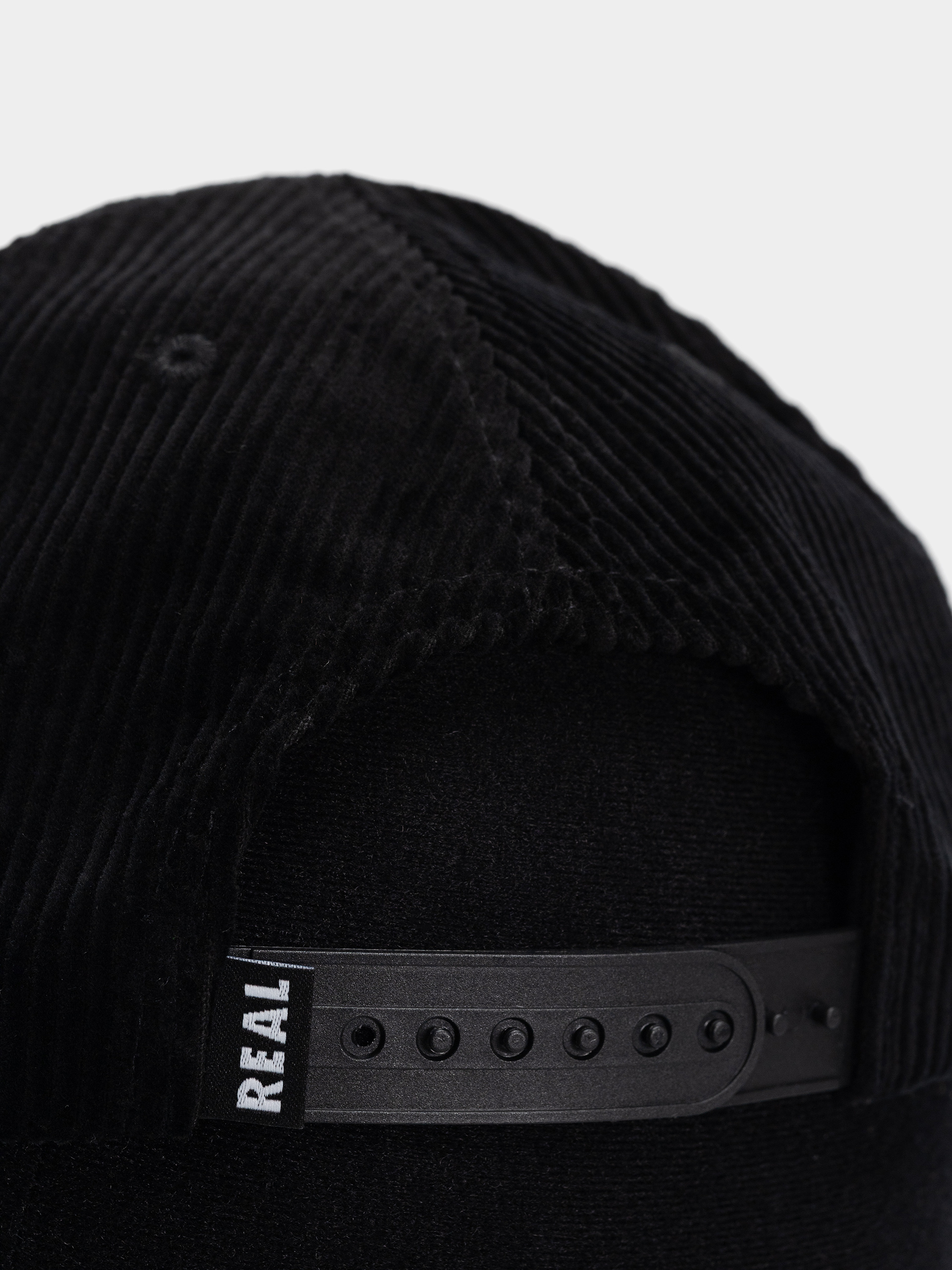 Шапка с козирка Real Oval (black/black)