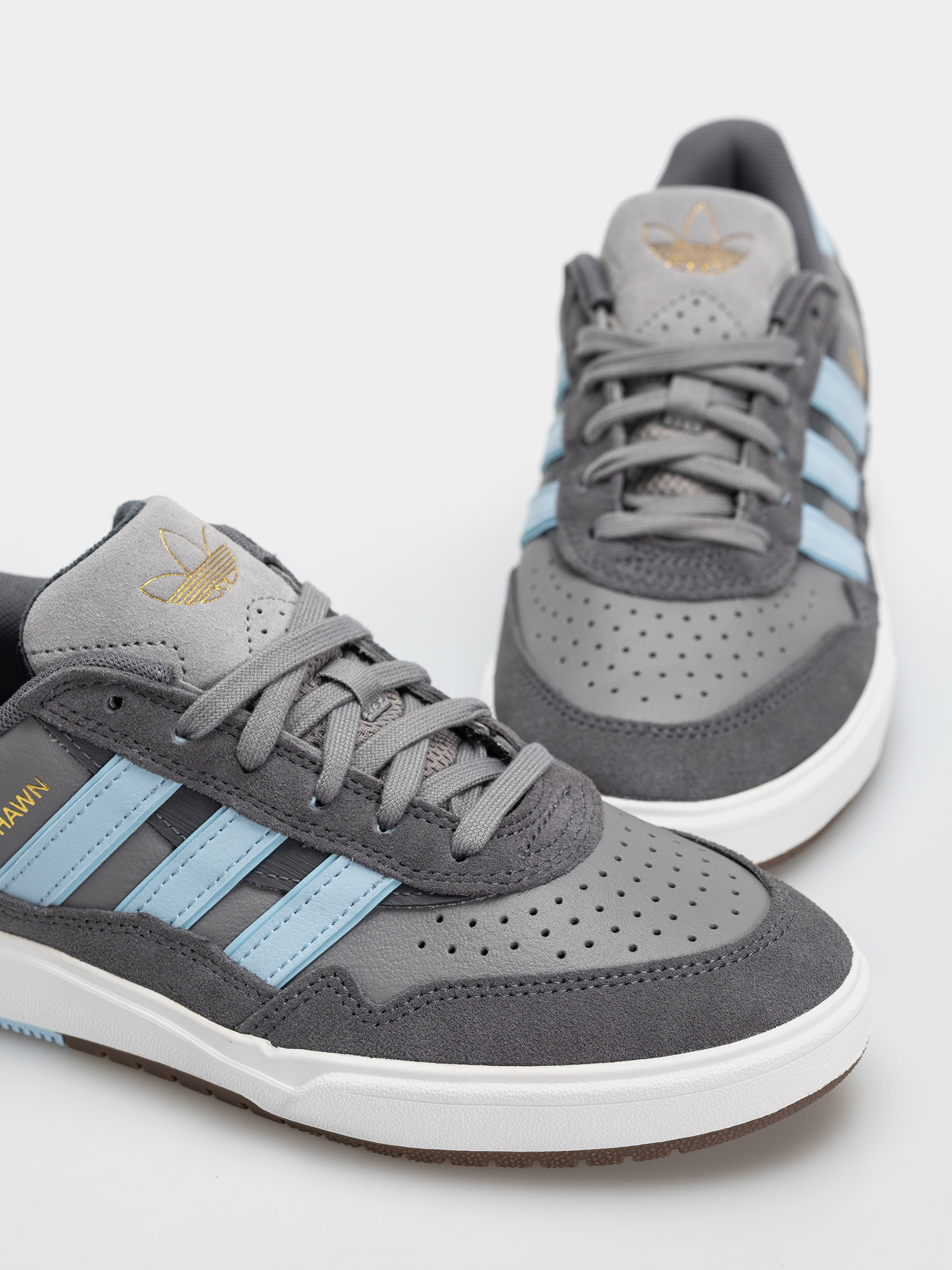 Обувки adidas Tyshawn II (grefiv/clesky/ftwwht)