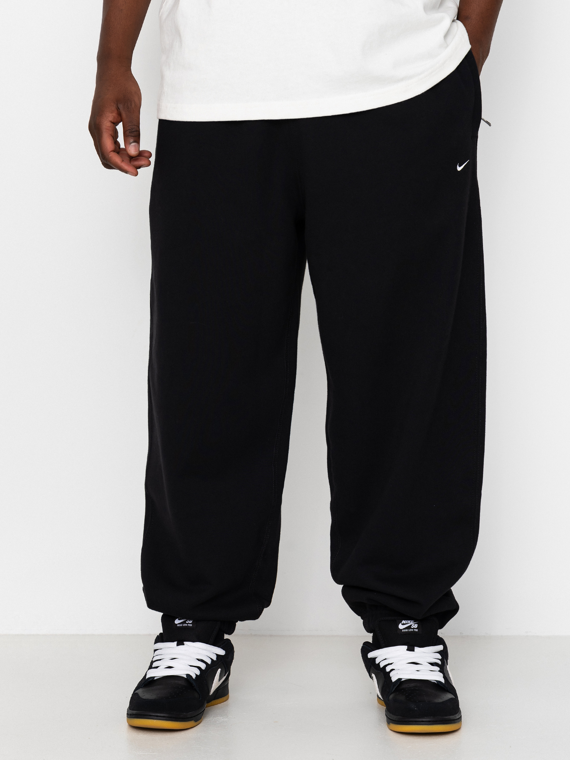 Панталони Nike SB Solo Swoosh (black/black/white)