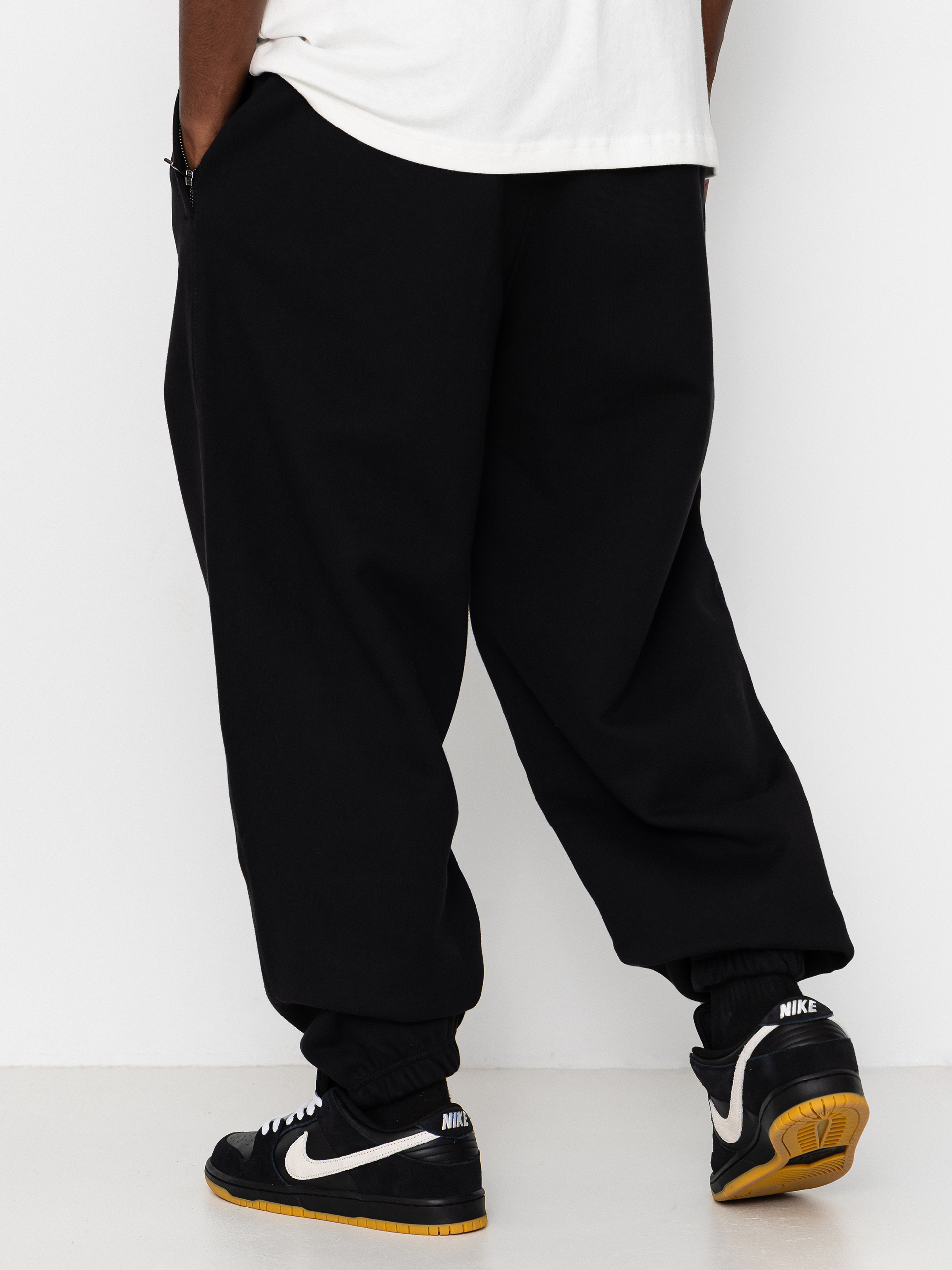 Панталони Nike SB Solo Swoosh (black/black/white)