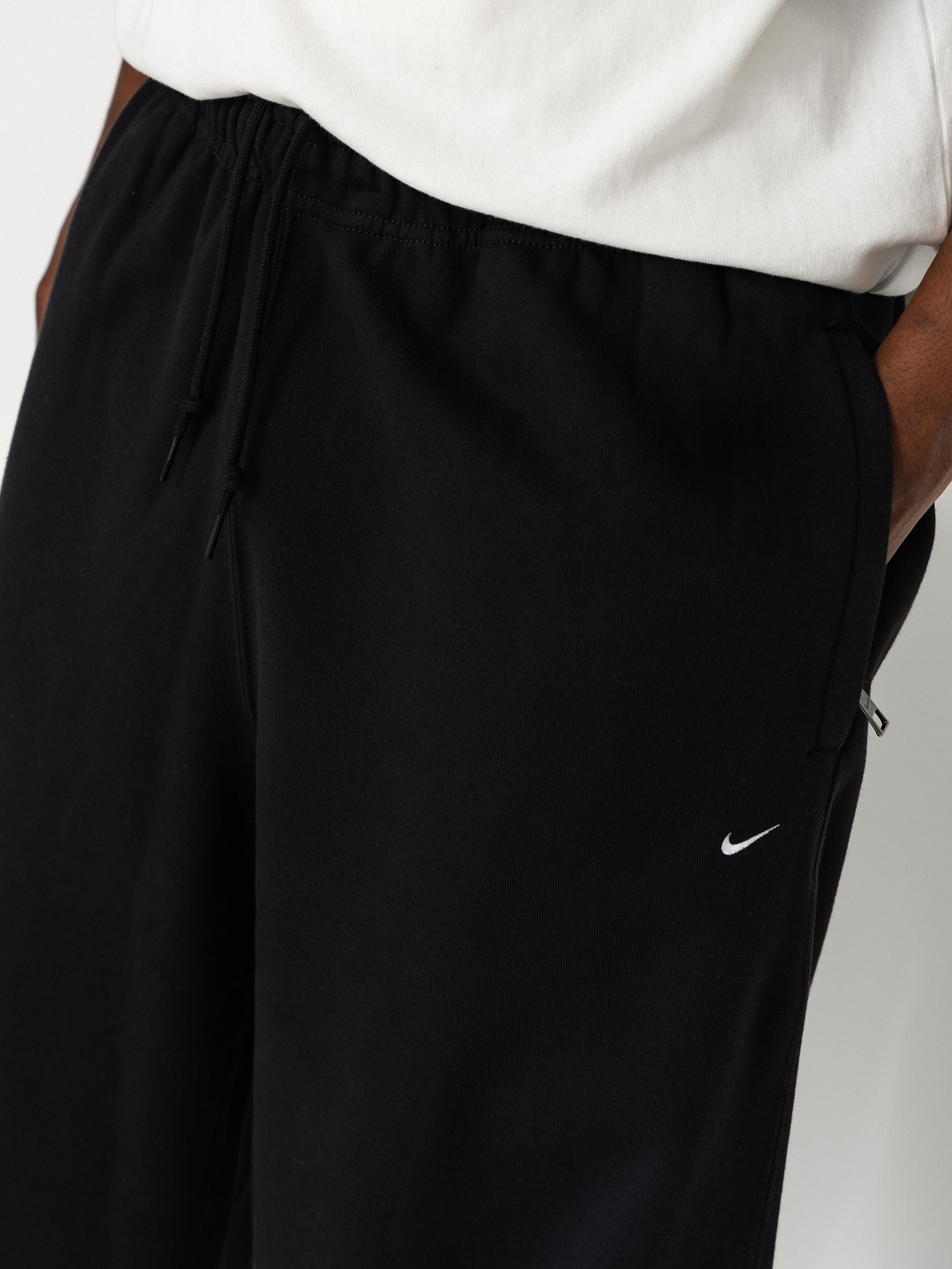 Панталони Nike SB Solo Swoosh (black/black/white)