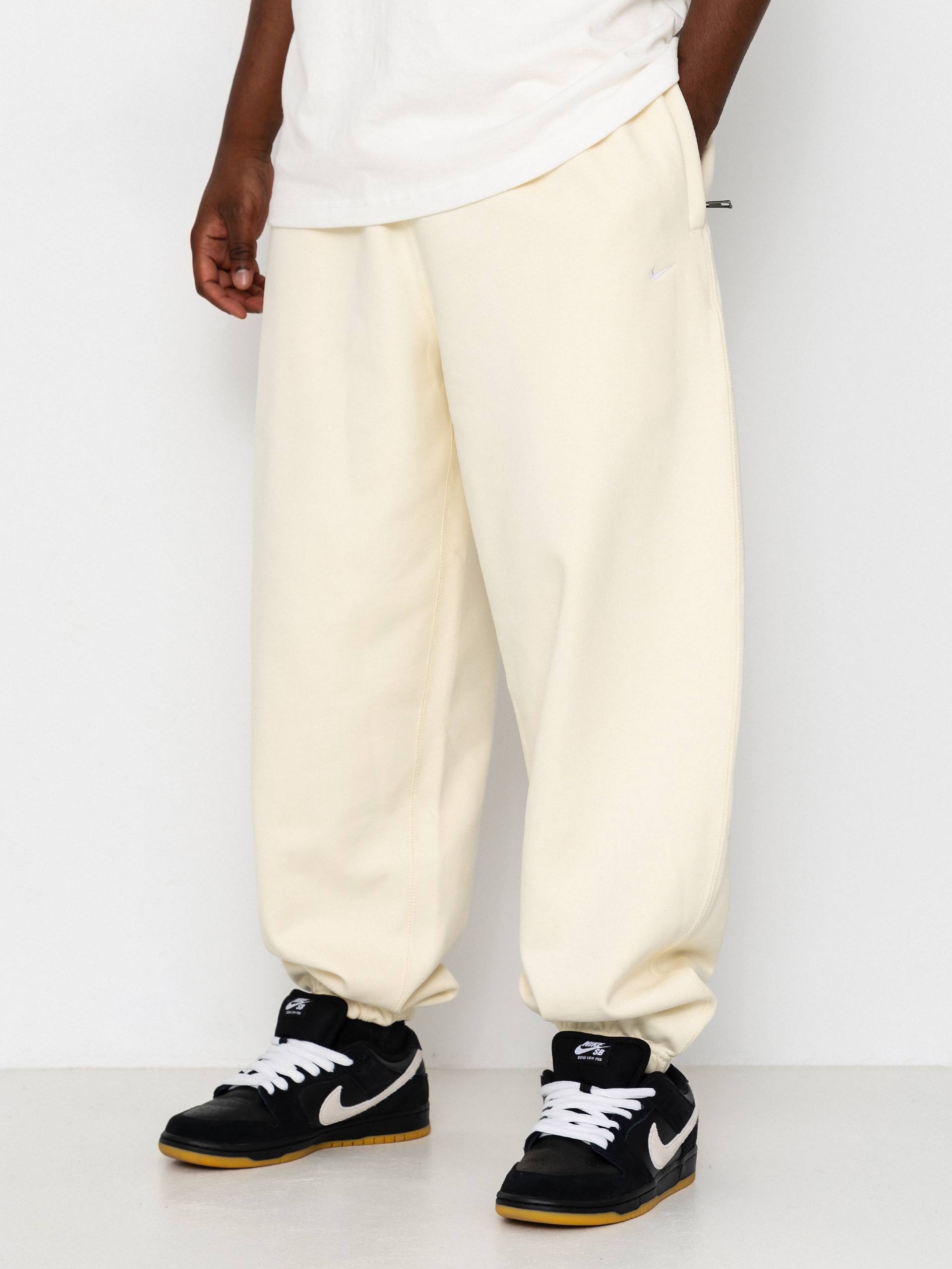 u041fu0430u043du0442u0430u043bu043eu043du0438 Nike SB Solo Swoosh (coconut milk/white)