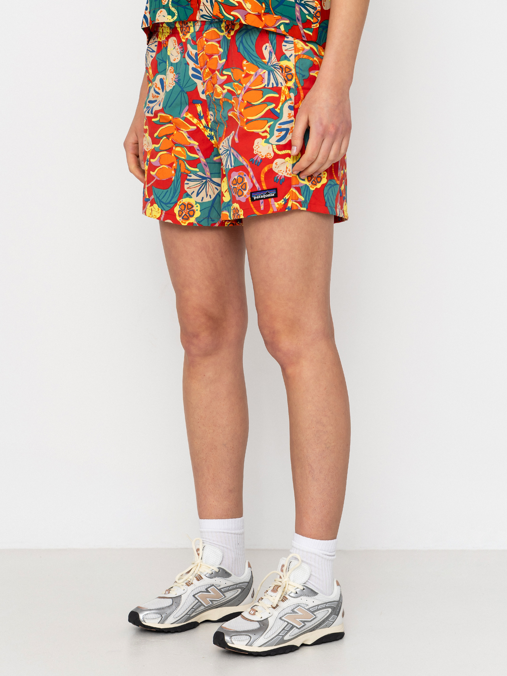 Къси панталони Patagonia Baggies 5in Wmn (tropiclimb/hot ember)