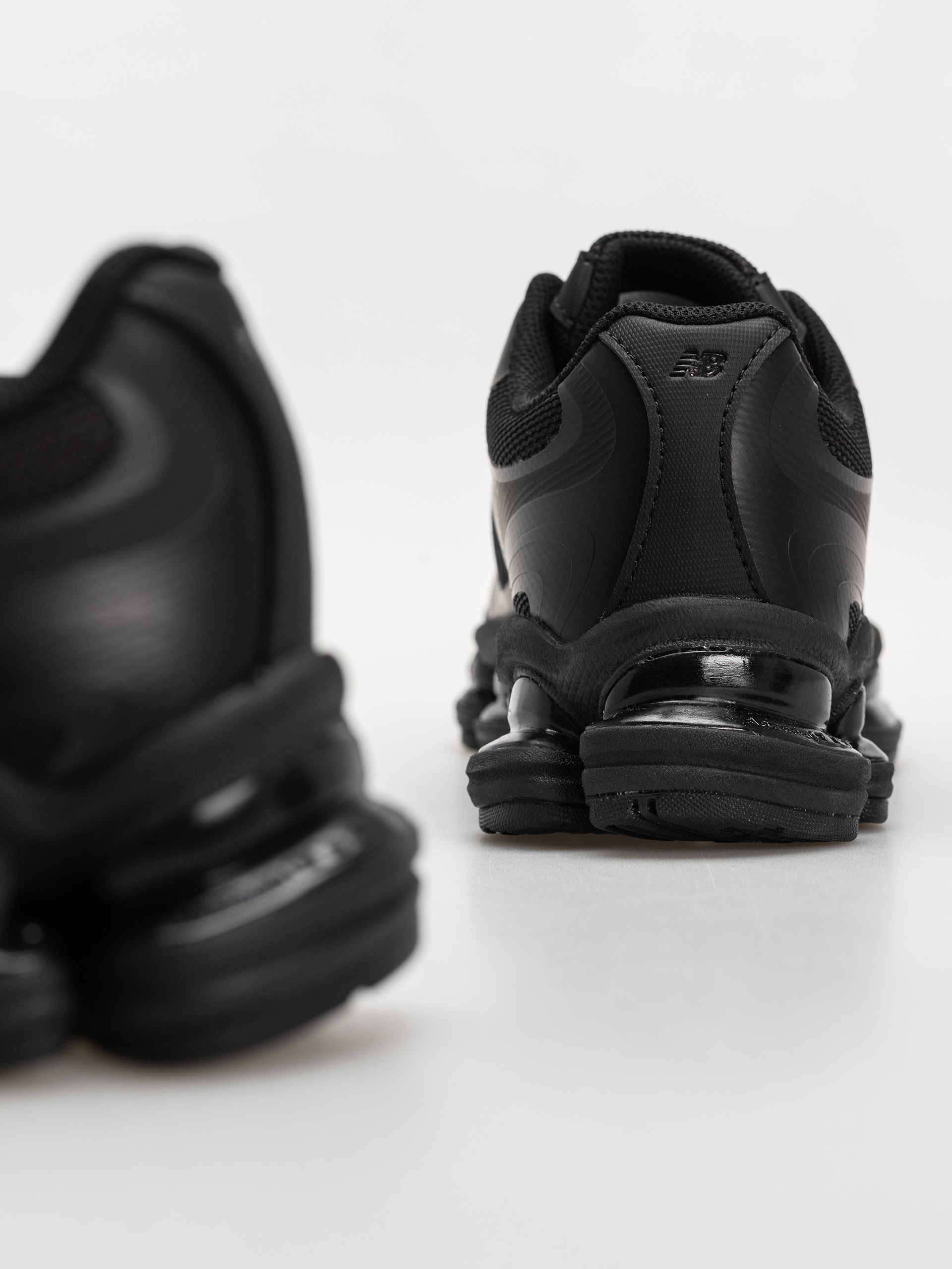Обувки New Balance 2000 (black/white)