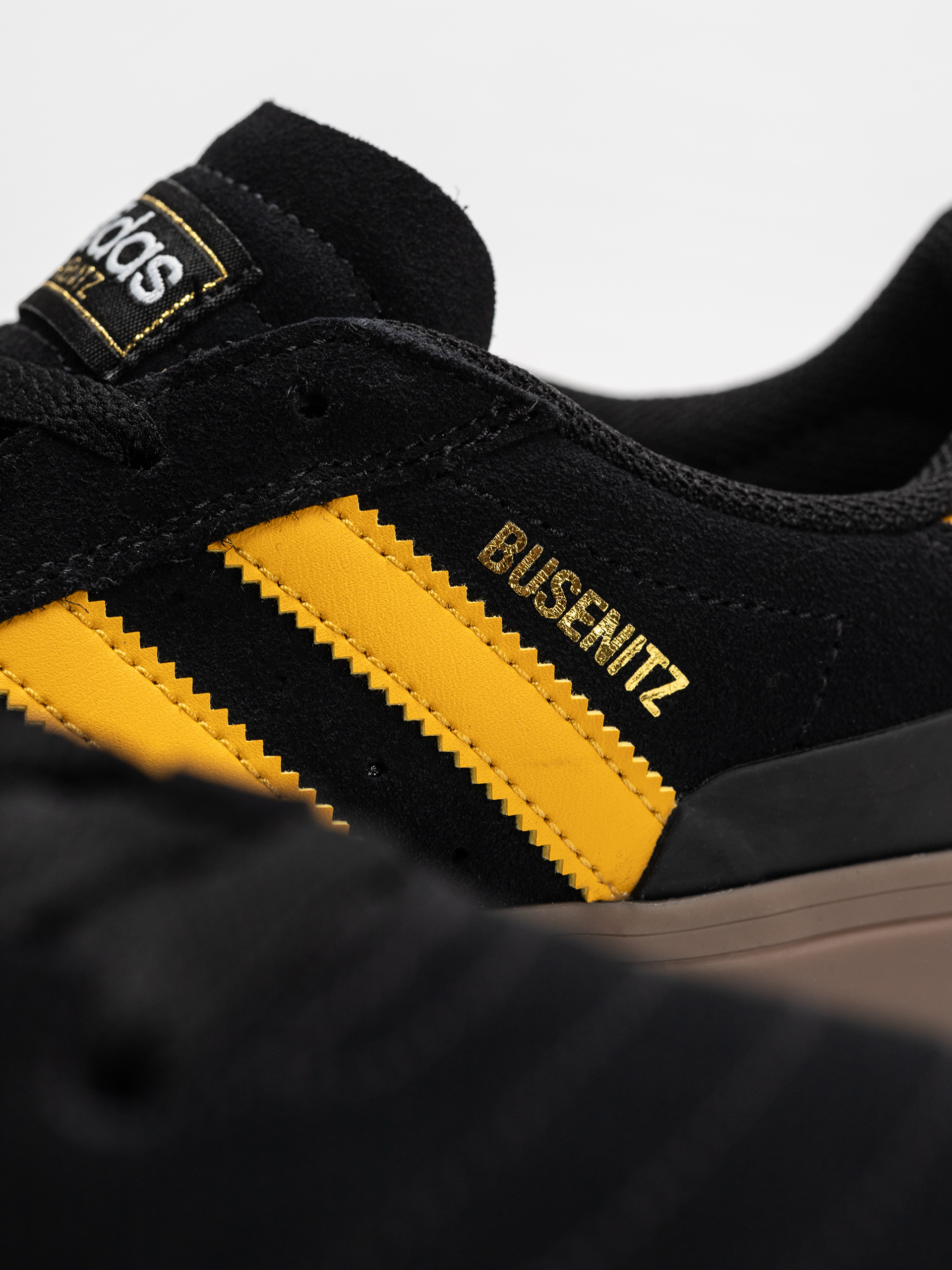 Обувки adidas Busenitz Vulc II (cblack/preyel/gum4)