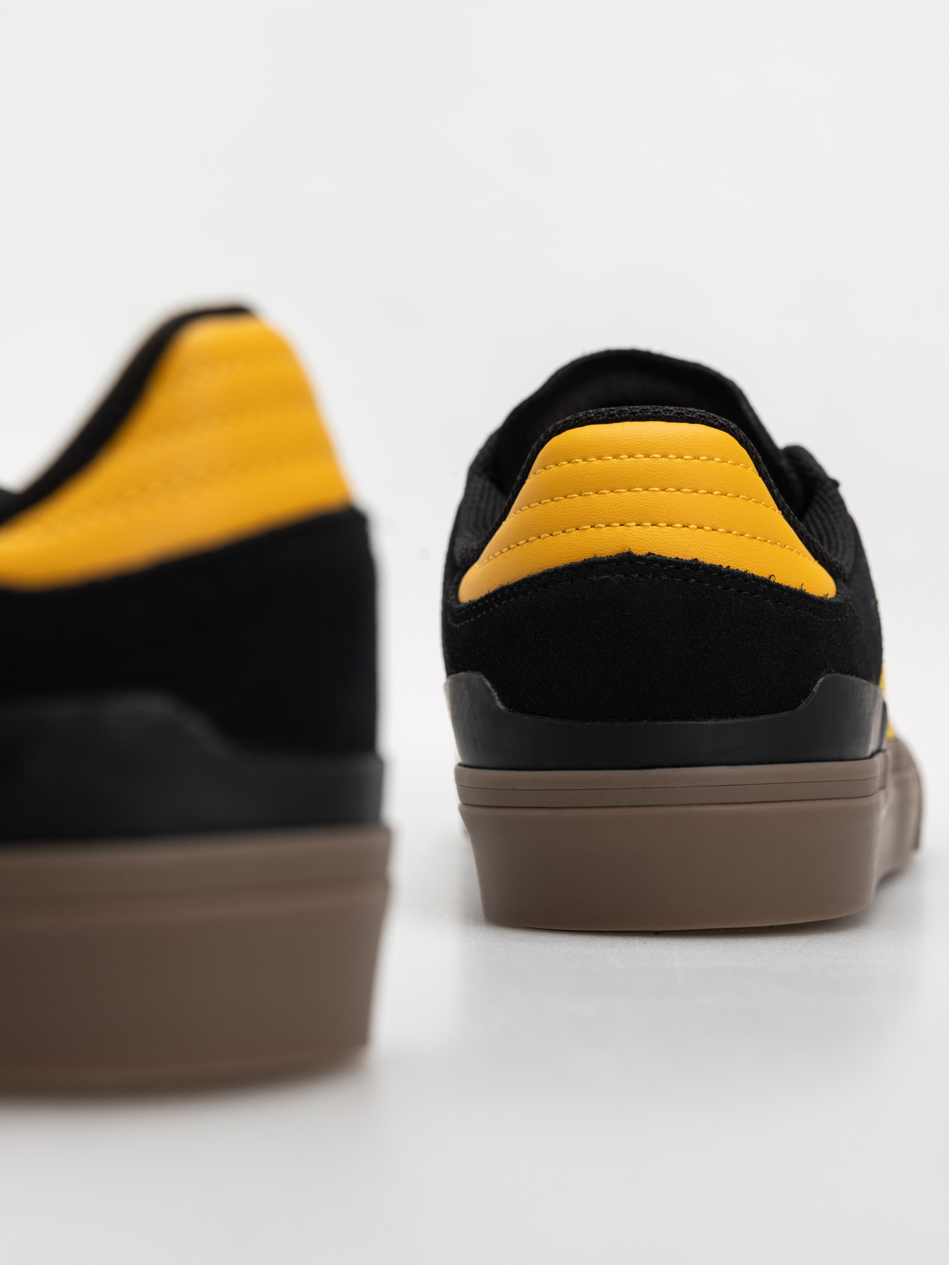 Обувки adidas Busenitz Vulc II (cblack/preyel/gum4)