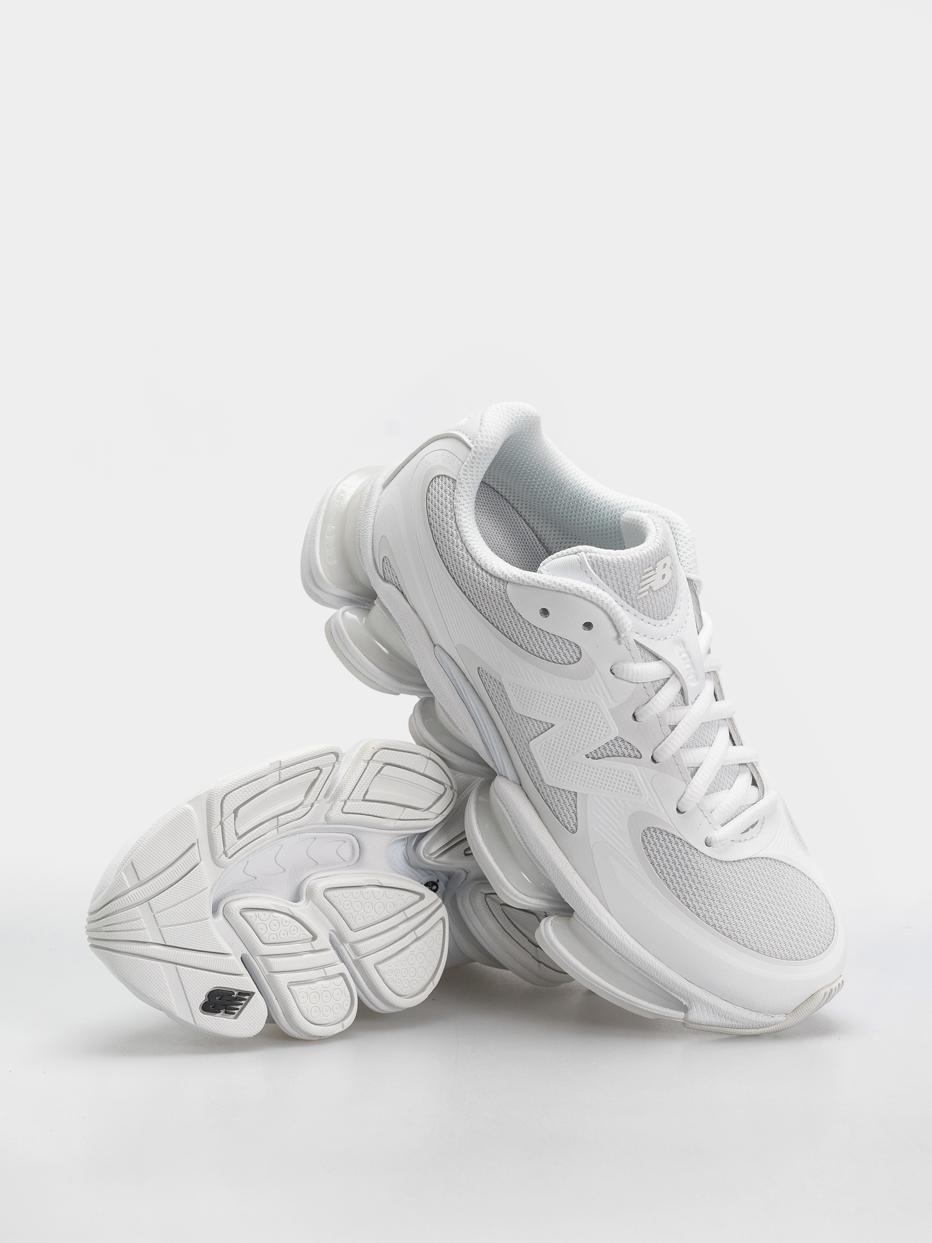 Обувки New Balance 2000 (white/white/black)