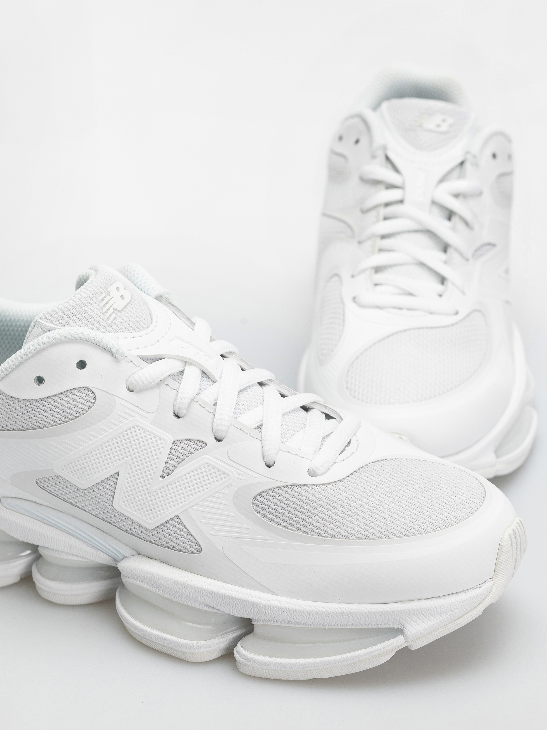 Обувки New Balance 2000 (white/white/black)