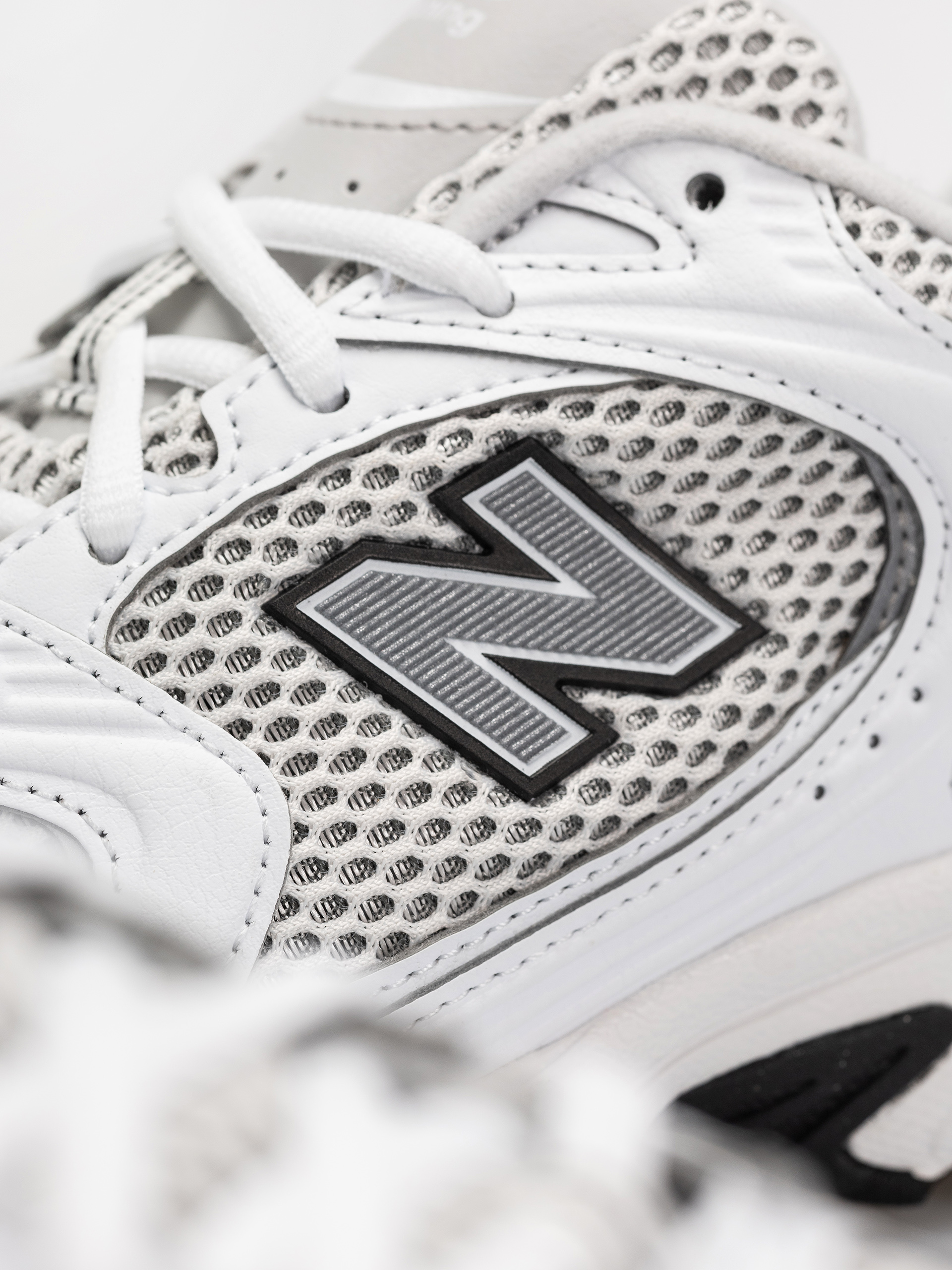 Обувки New Balance 530 (white/silver metallic/black)
