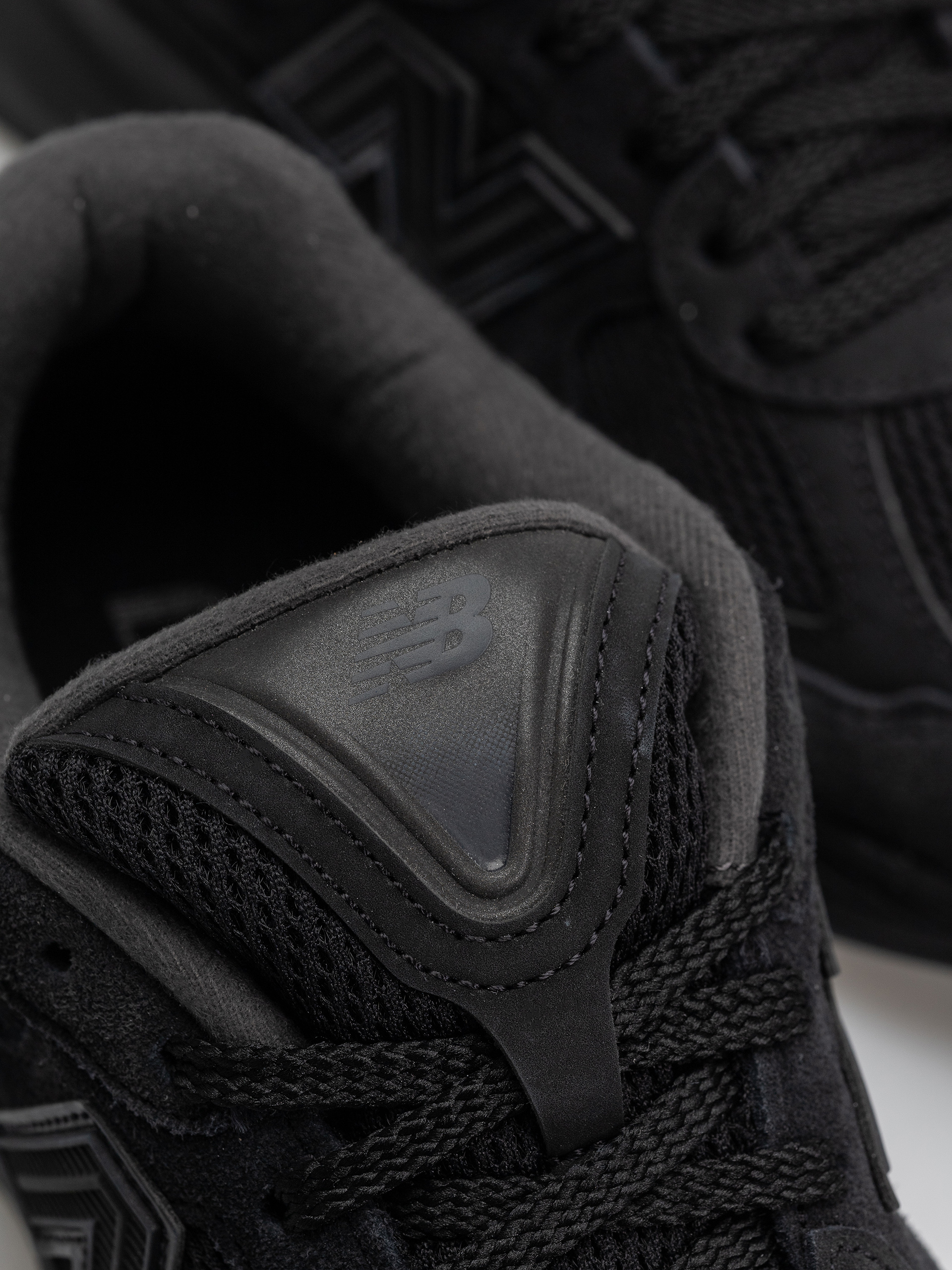Обувки New Balance 2010 (black/black)