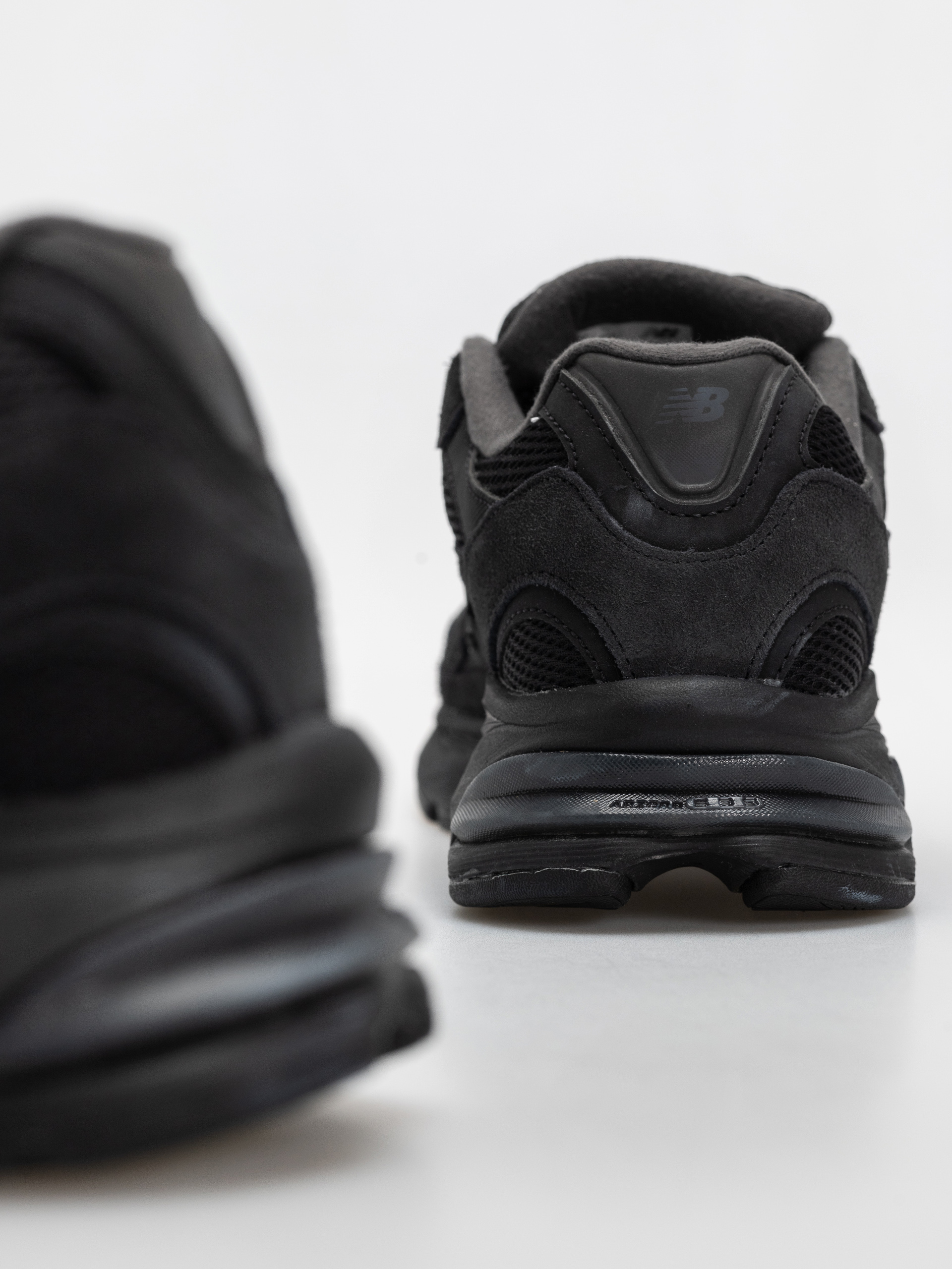 Обувки New Balance 2010 (black/black)