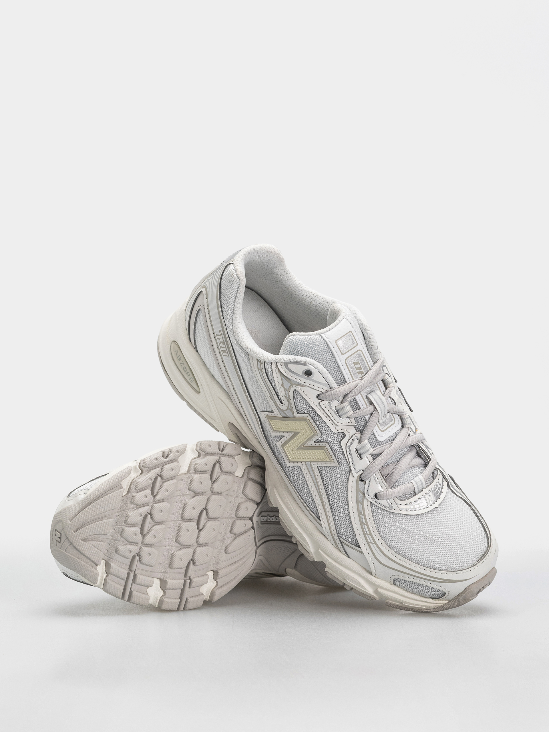 Обувки New Balance 740 (white/silver metallic)