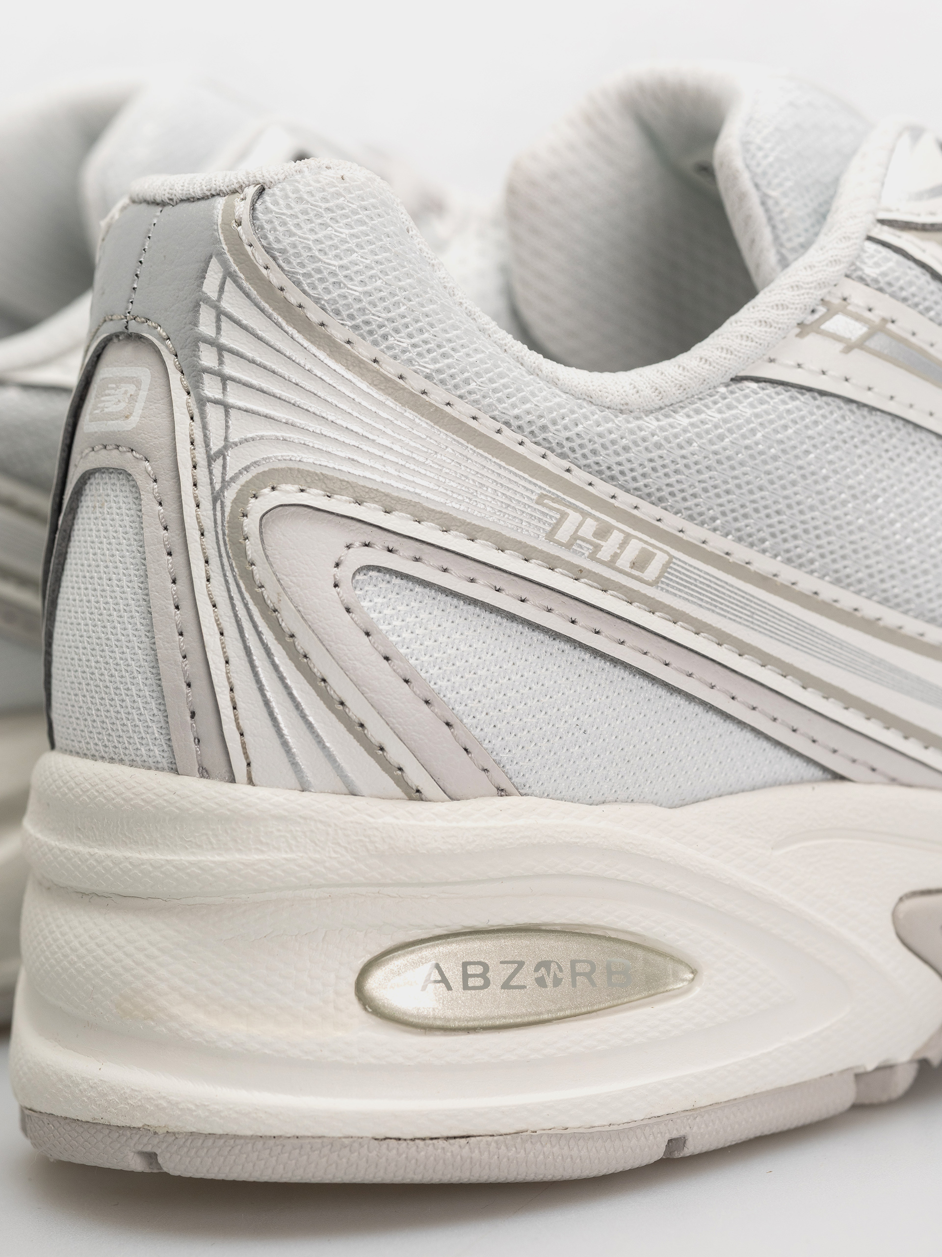 Обувки New Balance 740 (white/silver metallic)