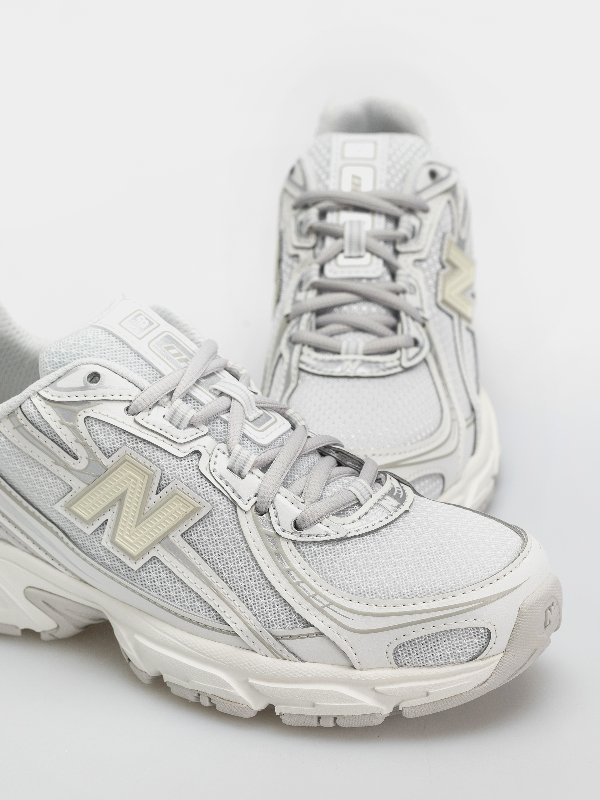 Обувки New Balance 740 (white/silver metallic)