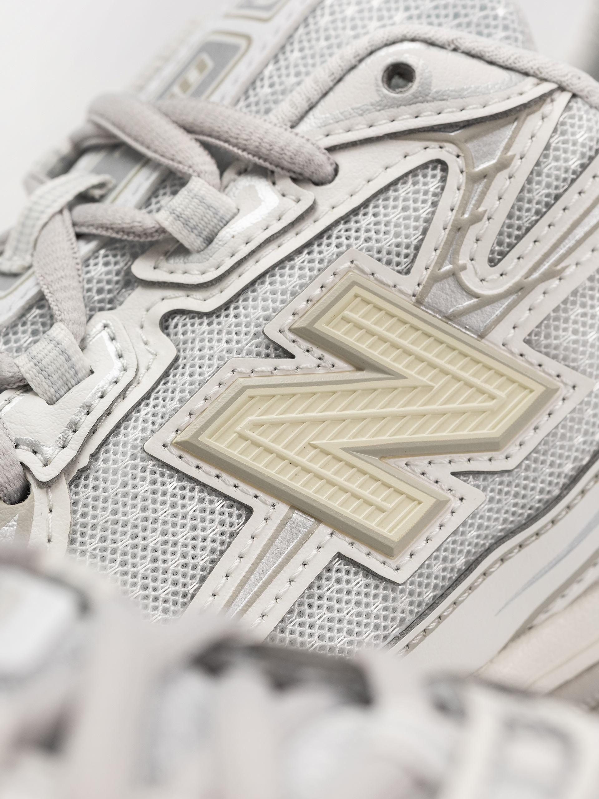 Обувки New Balance 740 (white/silver metallic)