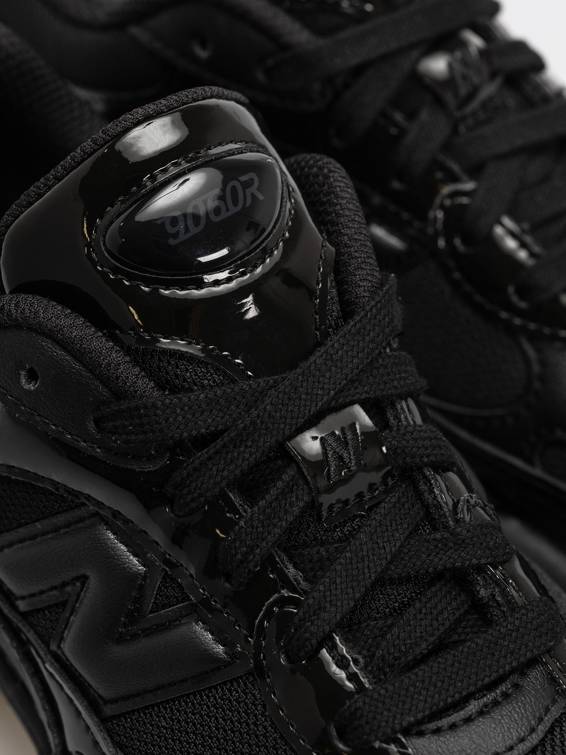 Обувки New Balance 9060 (black/black)