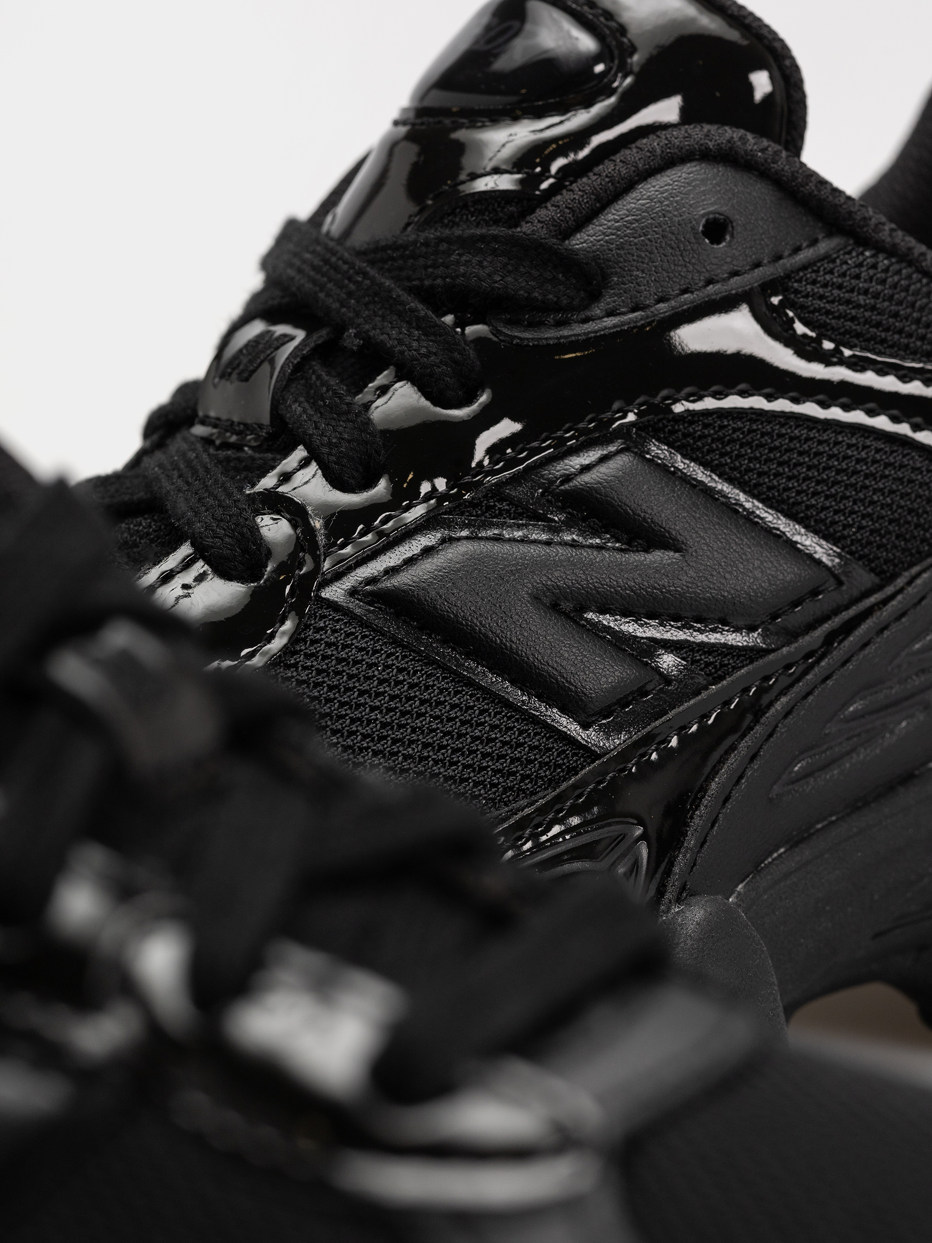 Обувки New Balance 9060 (black/black)