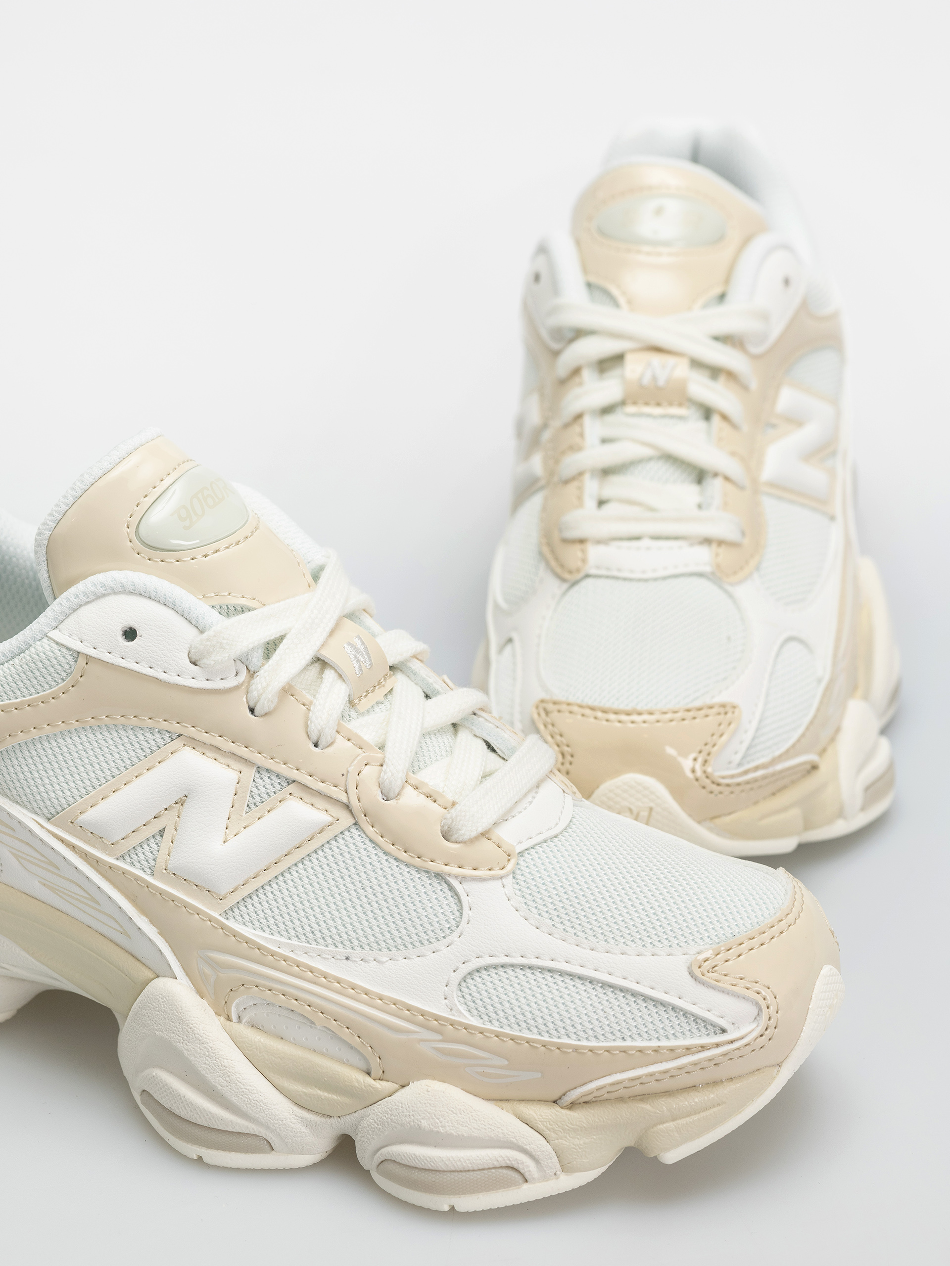 Обувки New Balance 9060 (bone/sea salt)