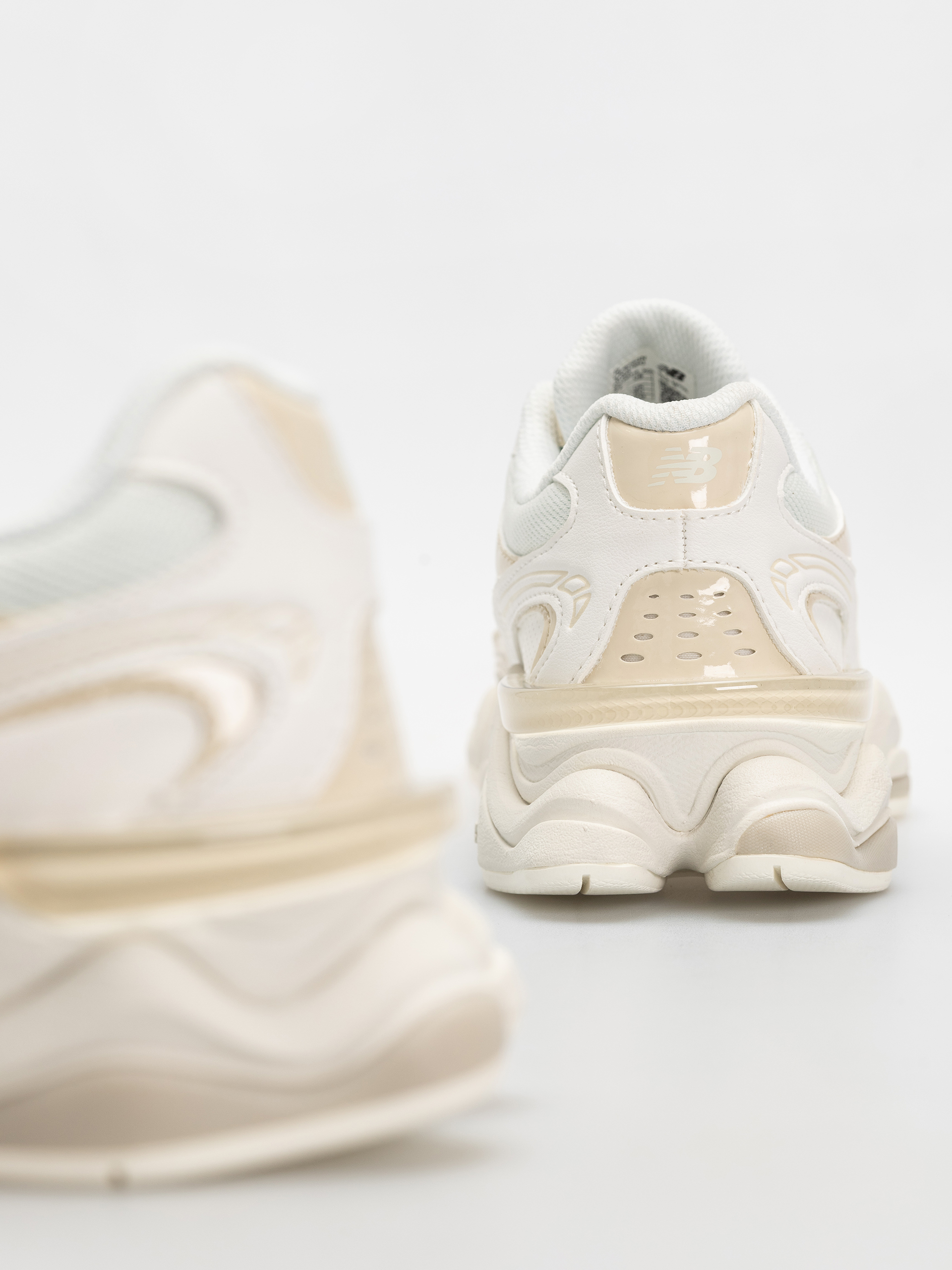 Обувки New Balance 9060 (bone/sea salt)