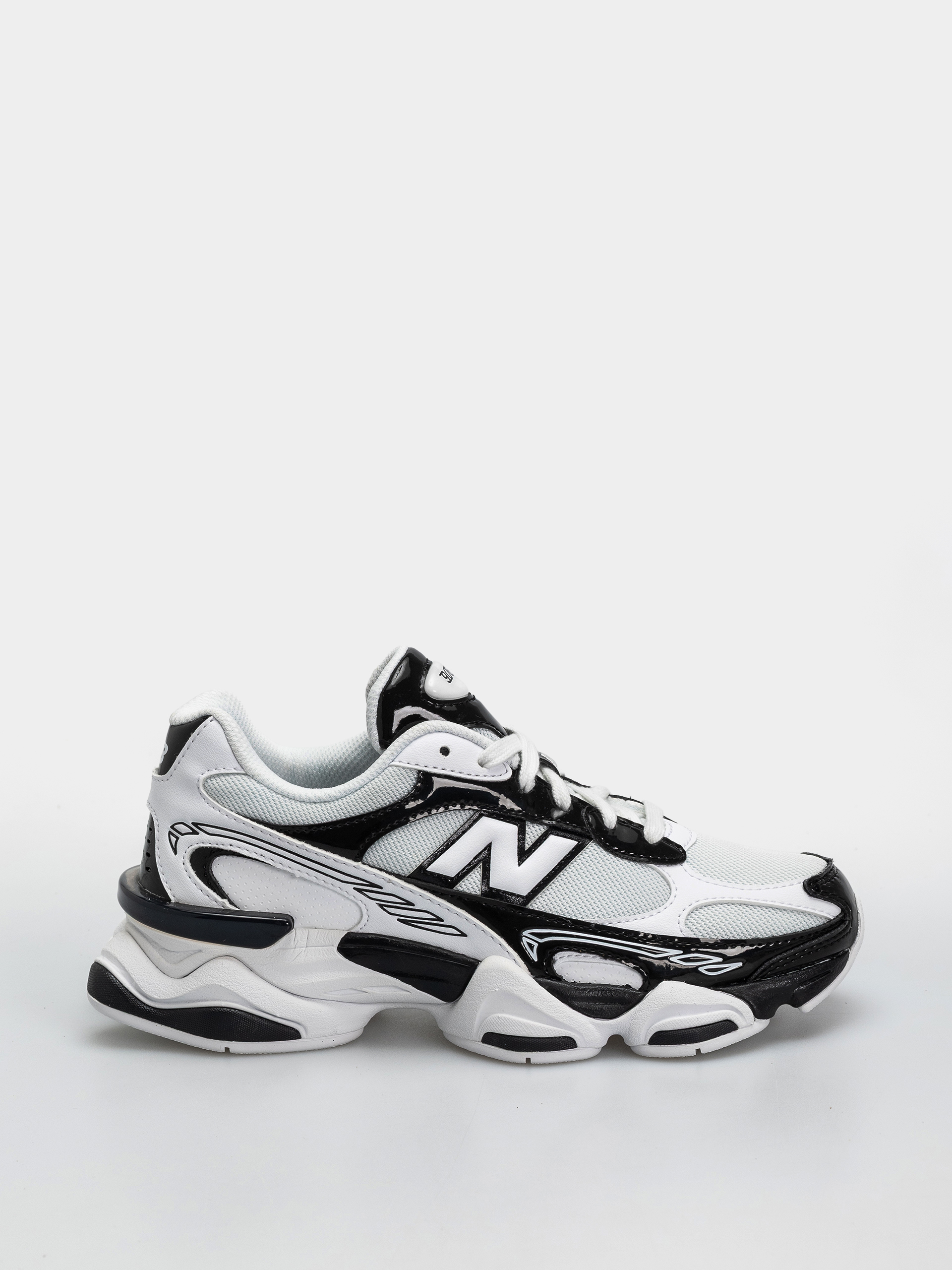 u041eu0431u0443u0432u043au0438 New Balance 9060 (black/white)
