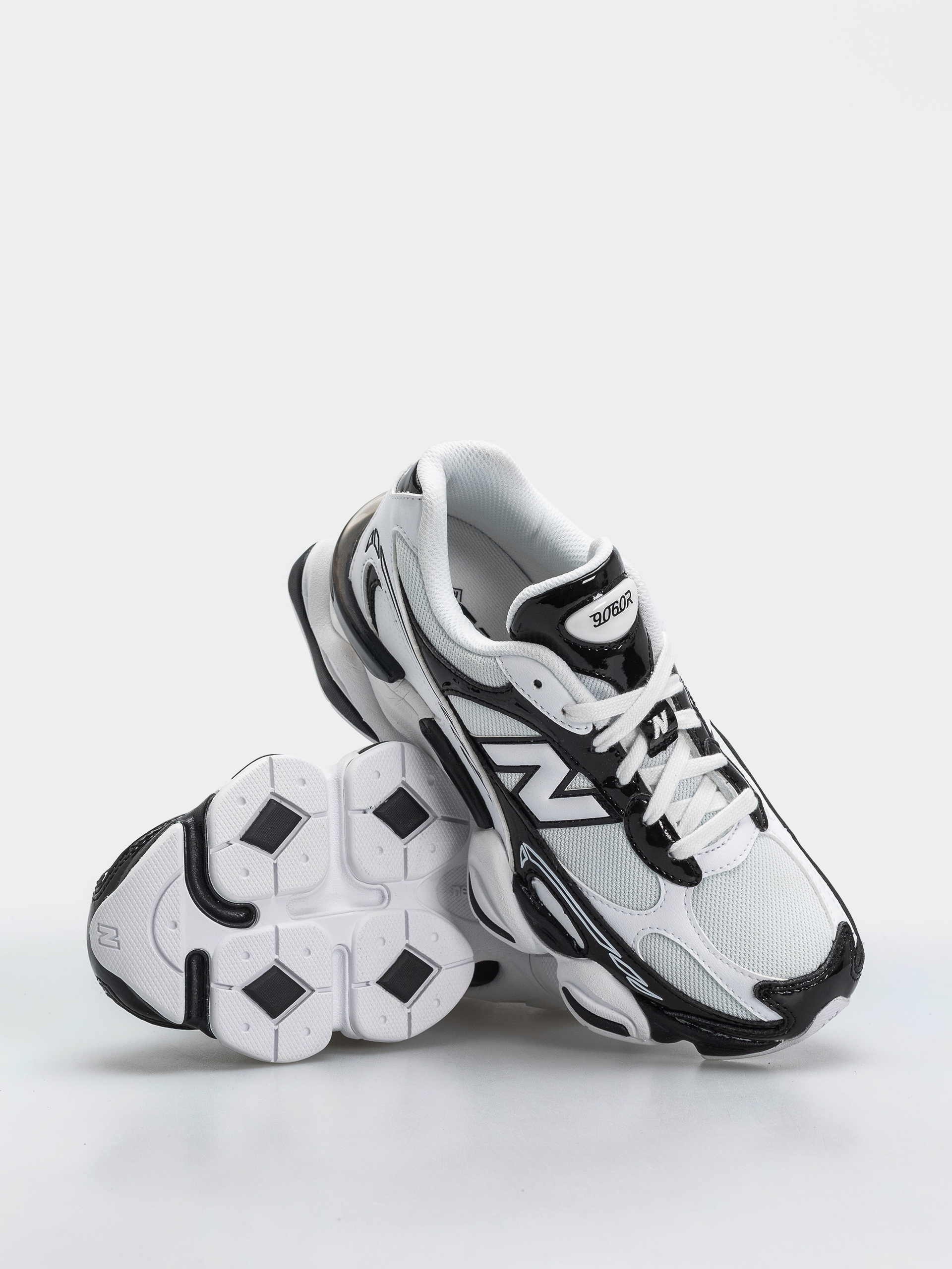 Обувки New Balance 9060 (black/white)