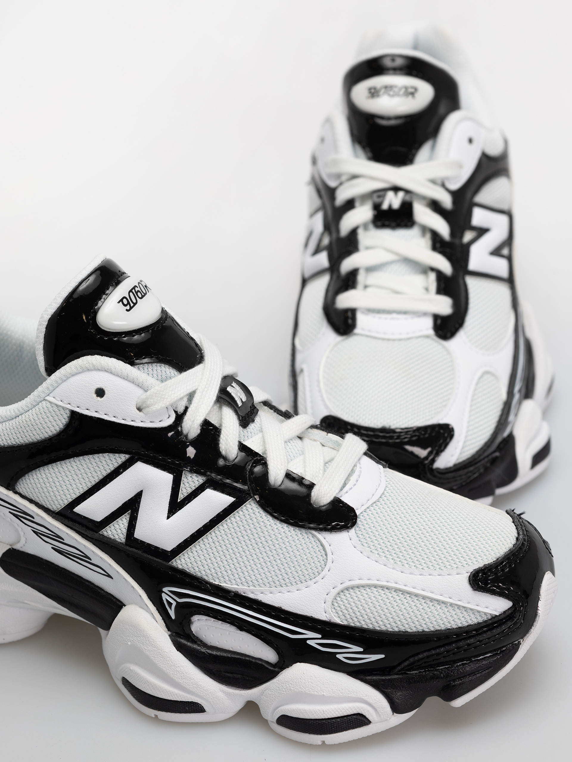Обувки New Balance 9060 (black/white)