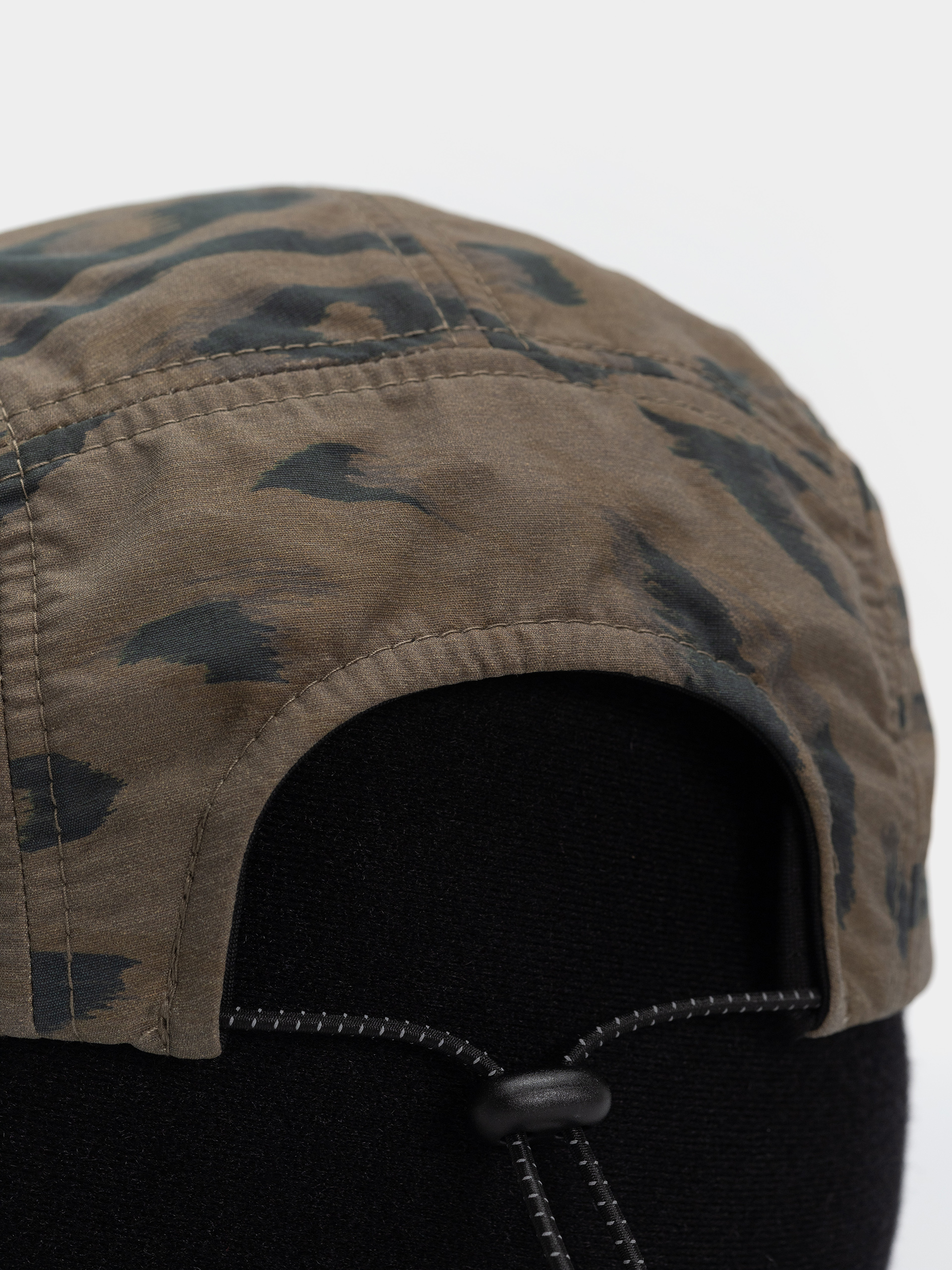Шапка с козирка Carhartt WIP Travon (duck feather print cypress/black)