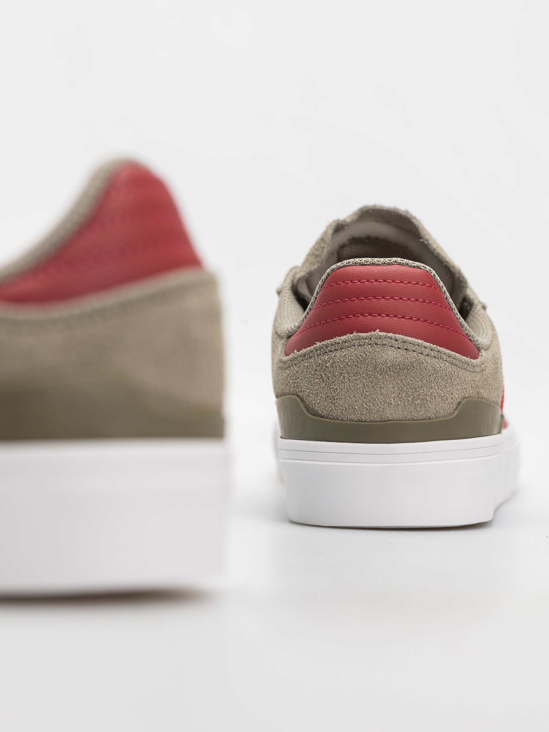 Обувки adidas Busenitz Vulc II (silpeb/tmvire/ftwwht)
