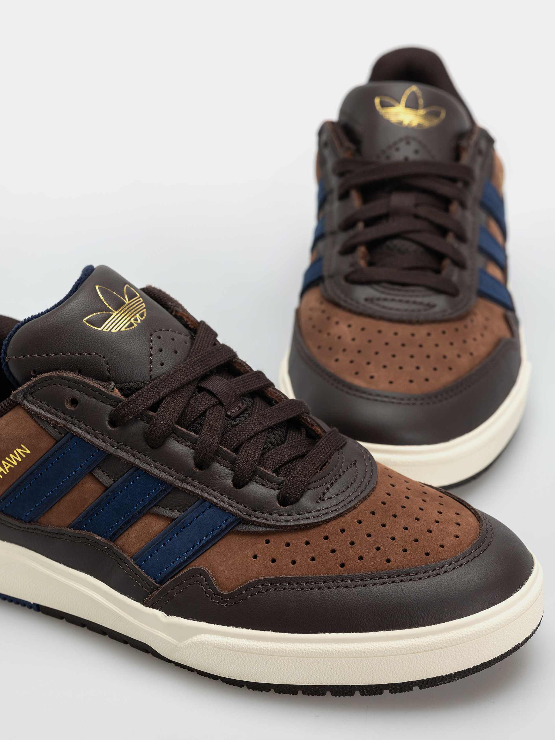 Обувки adidas Tyshawn II (auco/dkblue/prebrn)