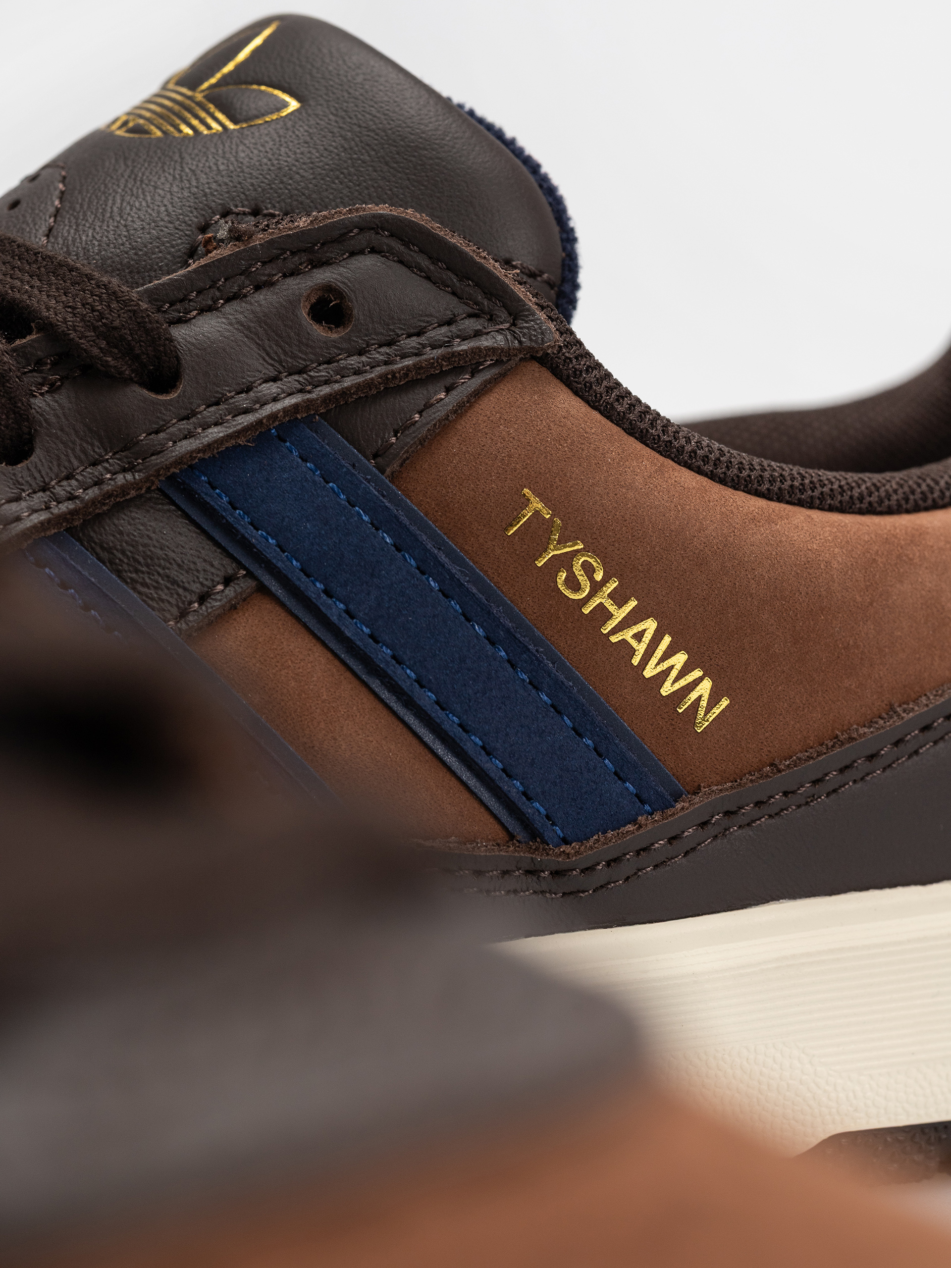 Обувки adidas Tyshawn II (auco/dkblue/prebrn)