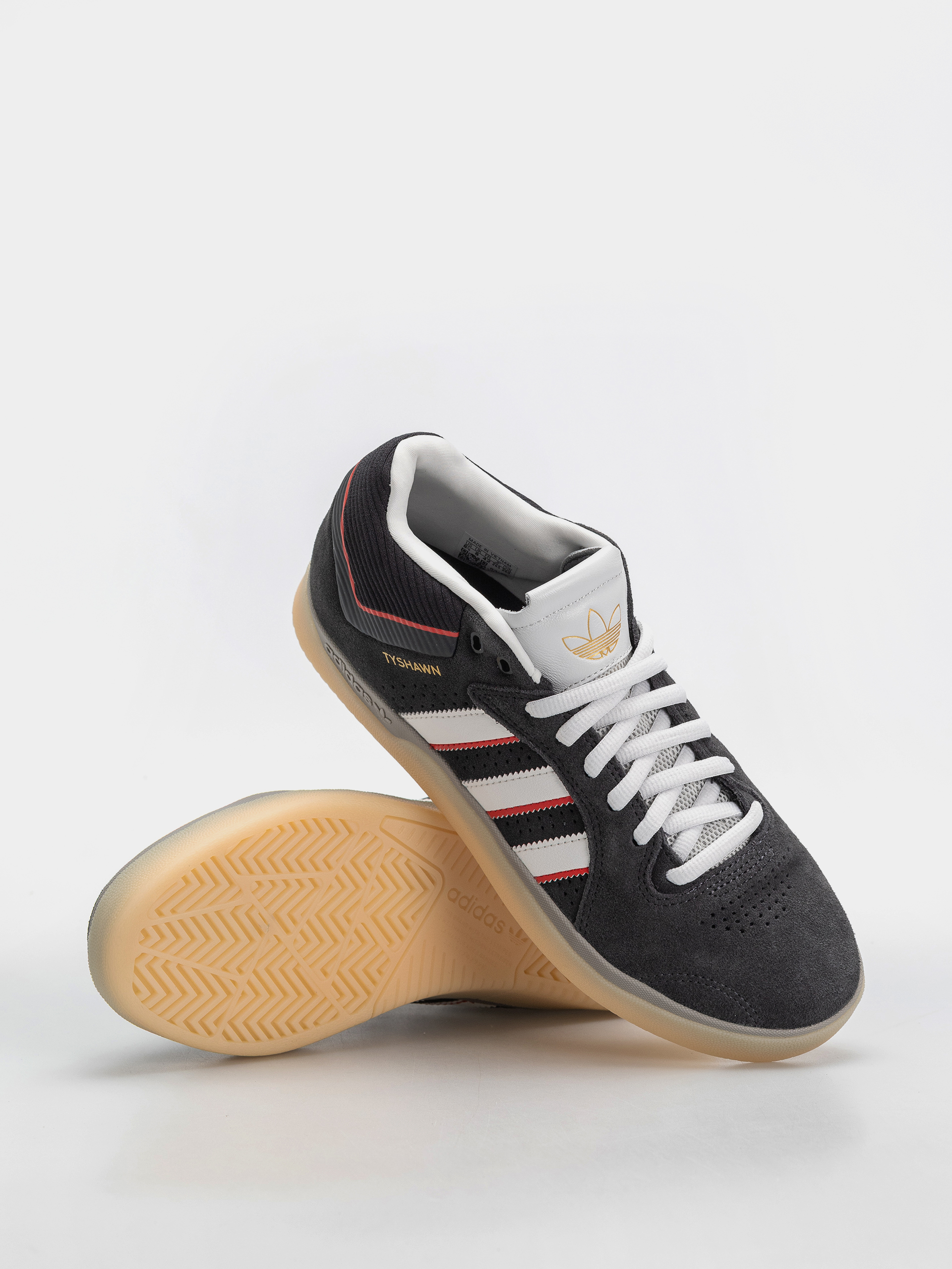 Обувки adidas Tyshawn (carbon/crywht/betsca)