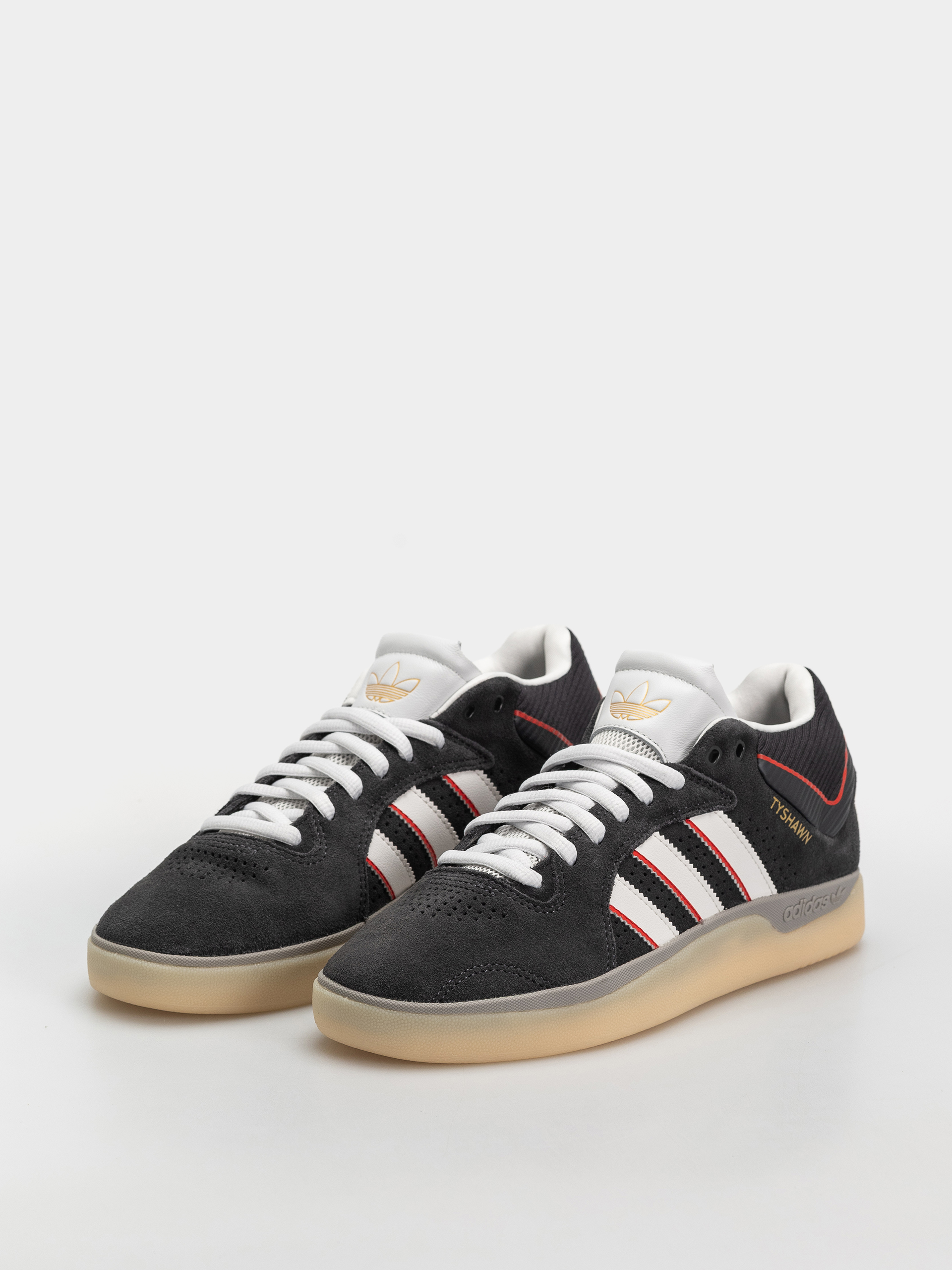 Обувки adidas Tyshawn (carbon/crywht/betsca)