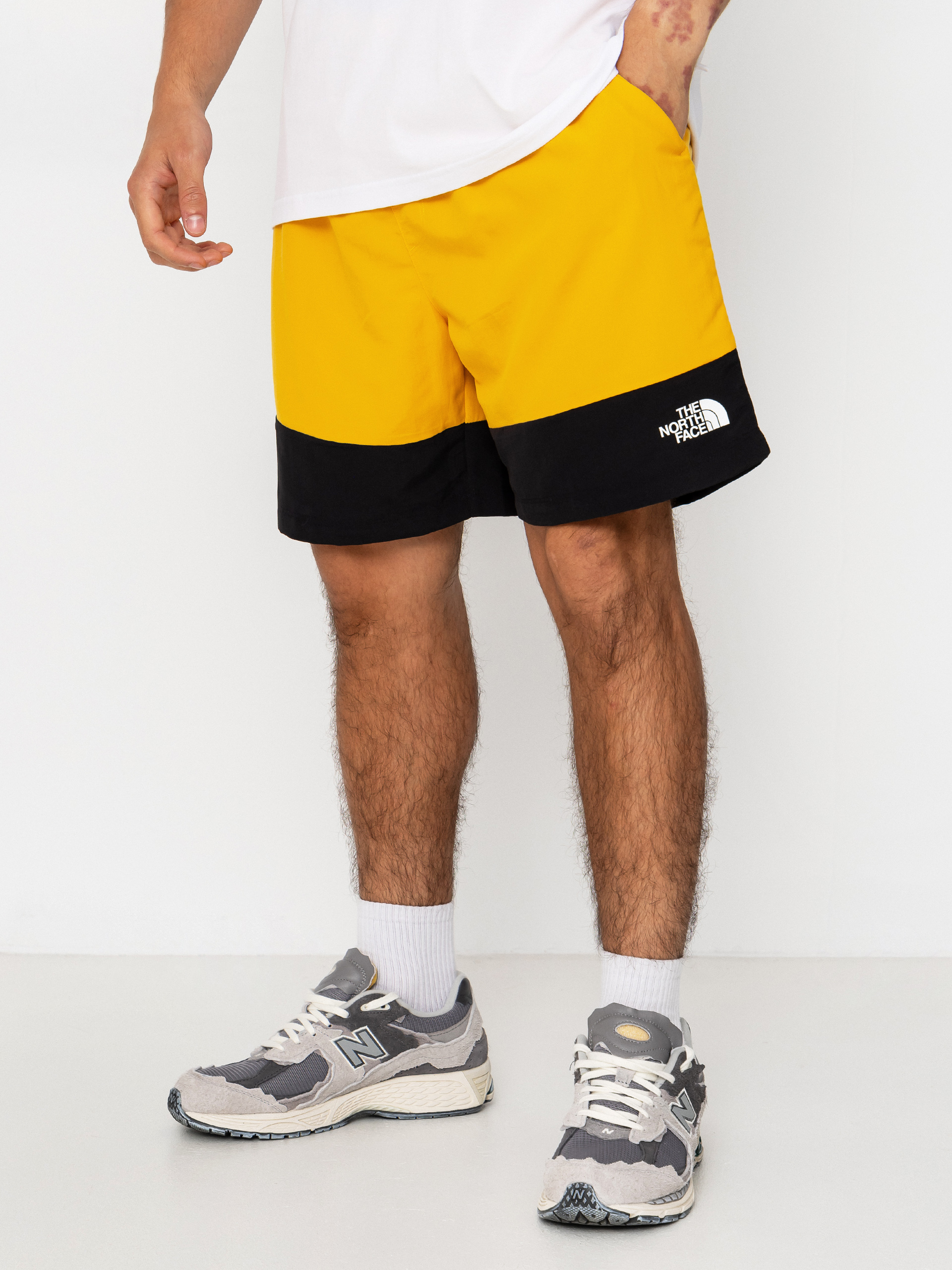 Къси панталони The North Face Leynar (sumitgld/tnfblk)