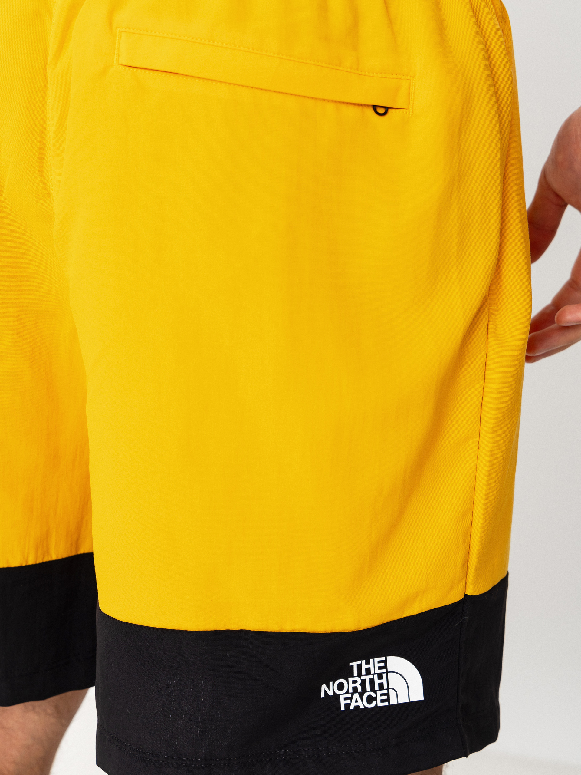 Къси панталони The North Face Leynar (sumitgld/tnfblk)