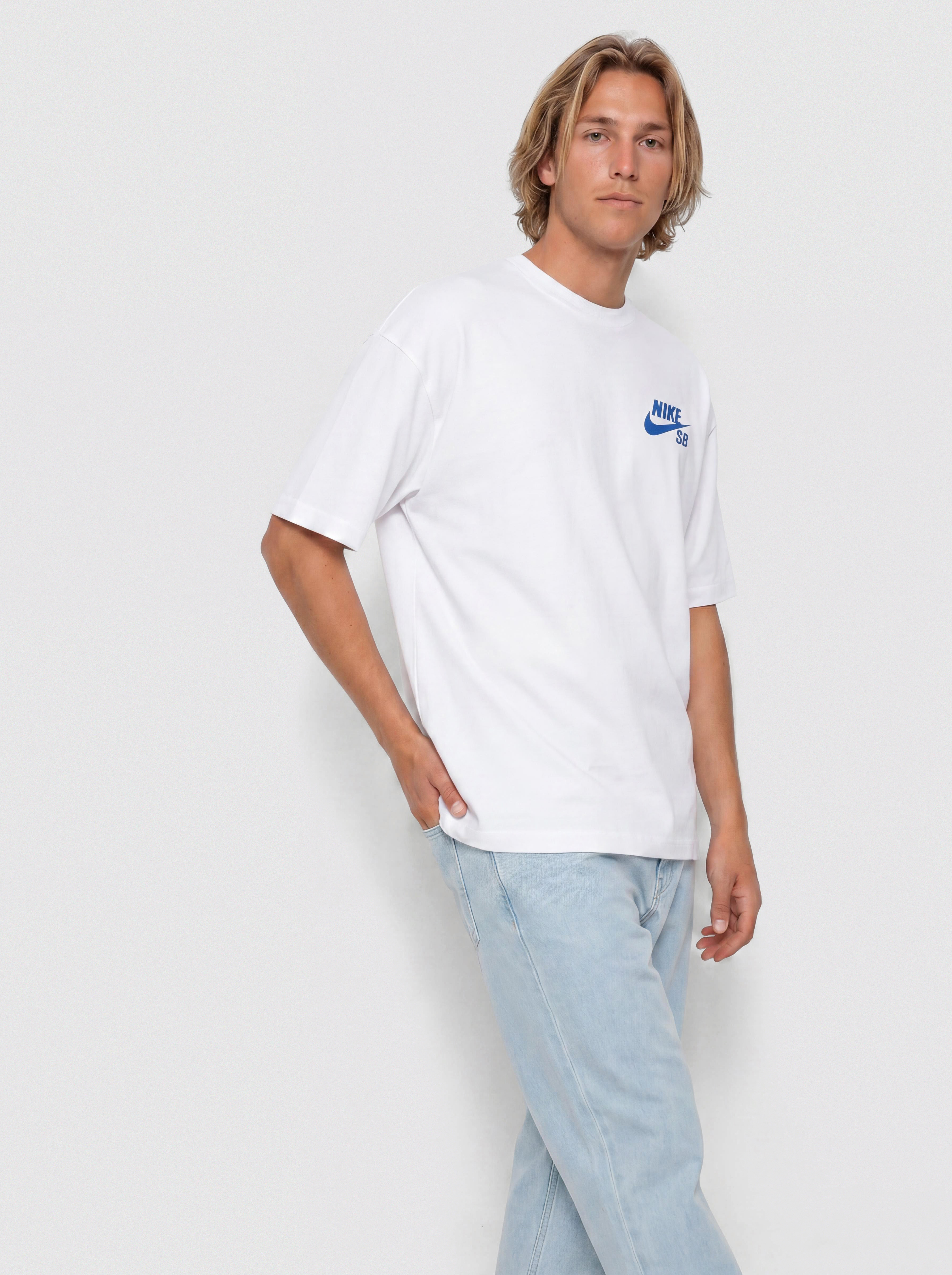 Тениска Nike SB Logo (white/game royal)