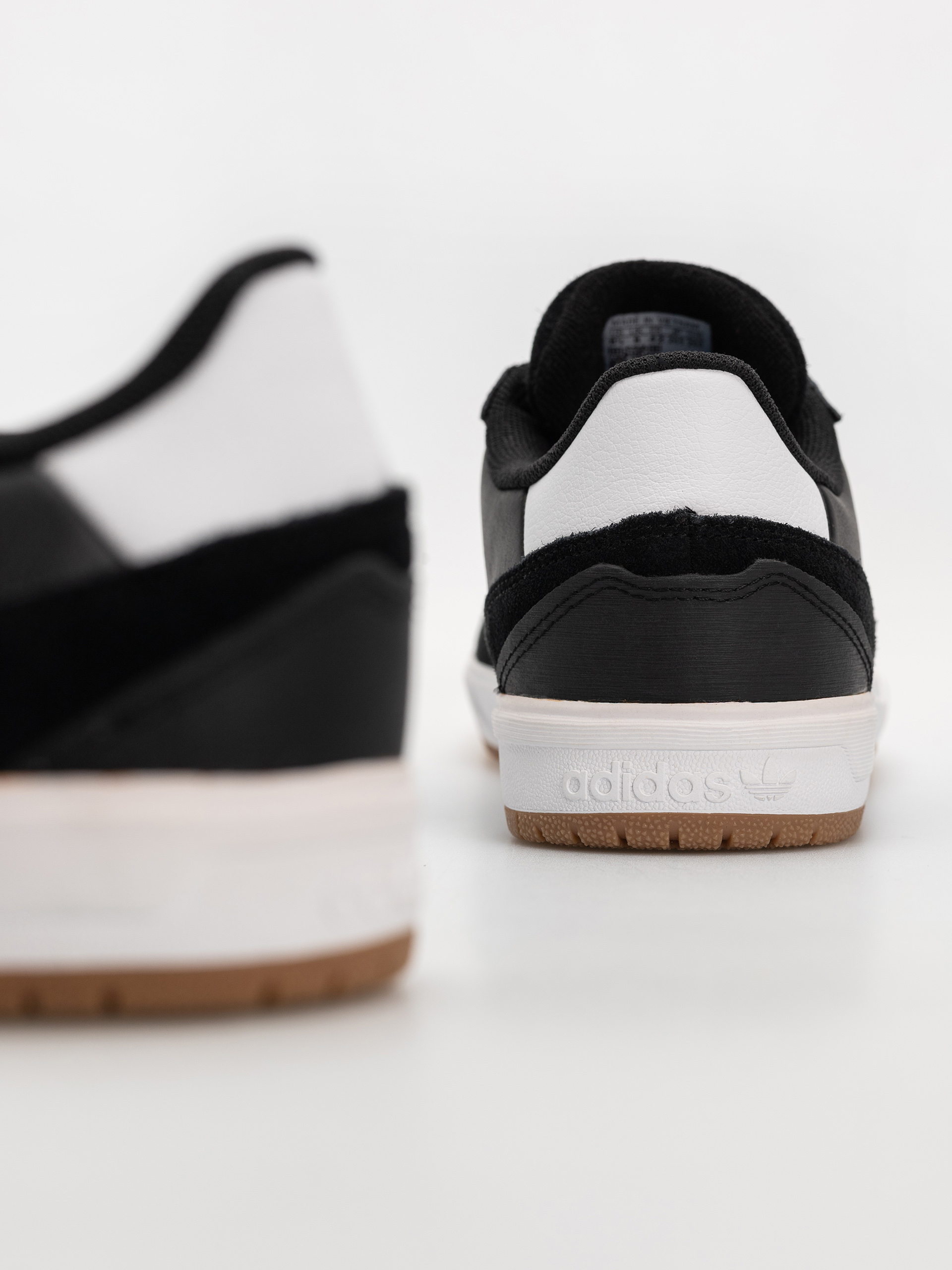 Обувки adidas Tyshawn II (cblack/ftwwht/gum4)