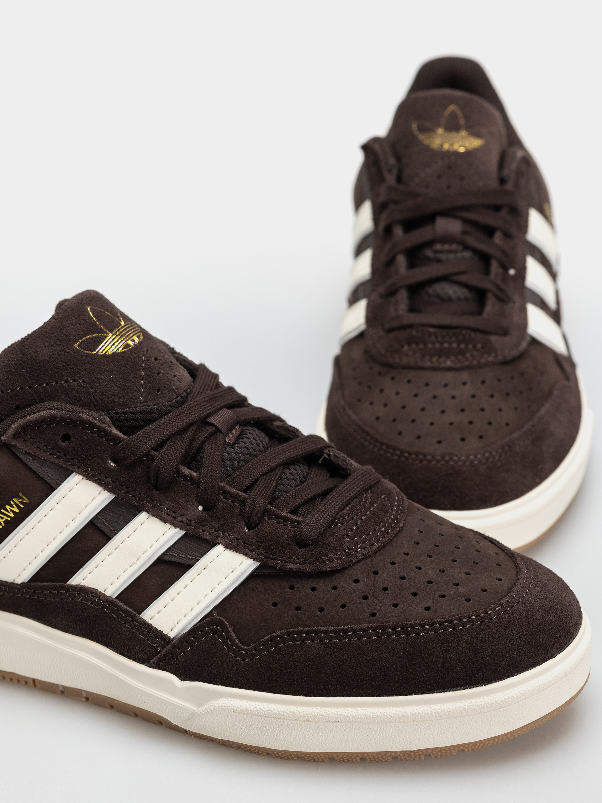 Обувки adidas Tyshawn II (owhite/cwhite)