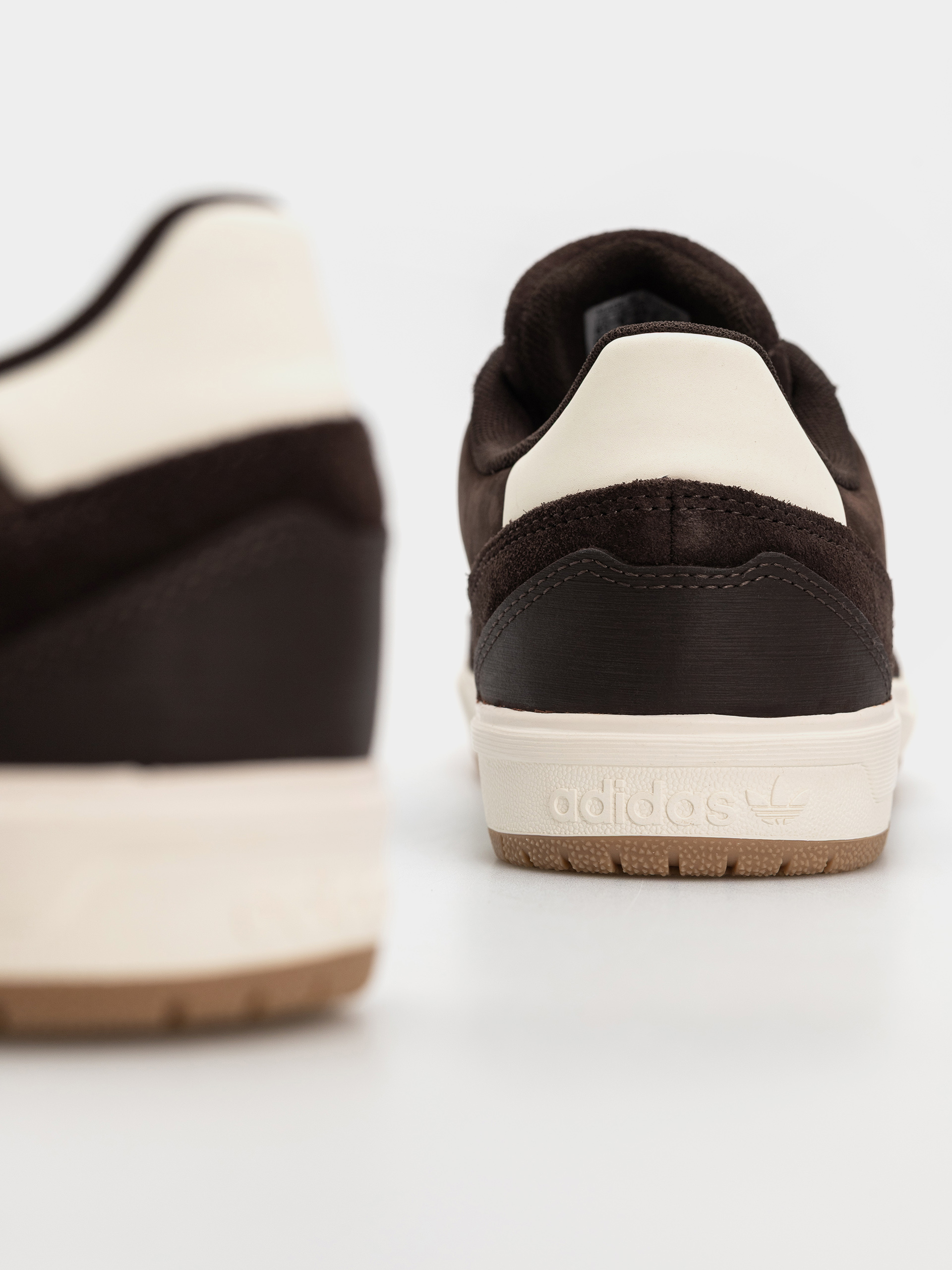 Обувки adidas Tyshawn II (owhite/cwhite)